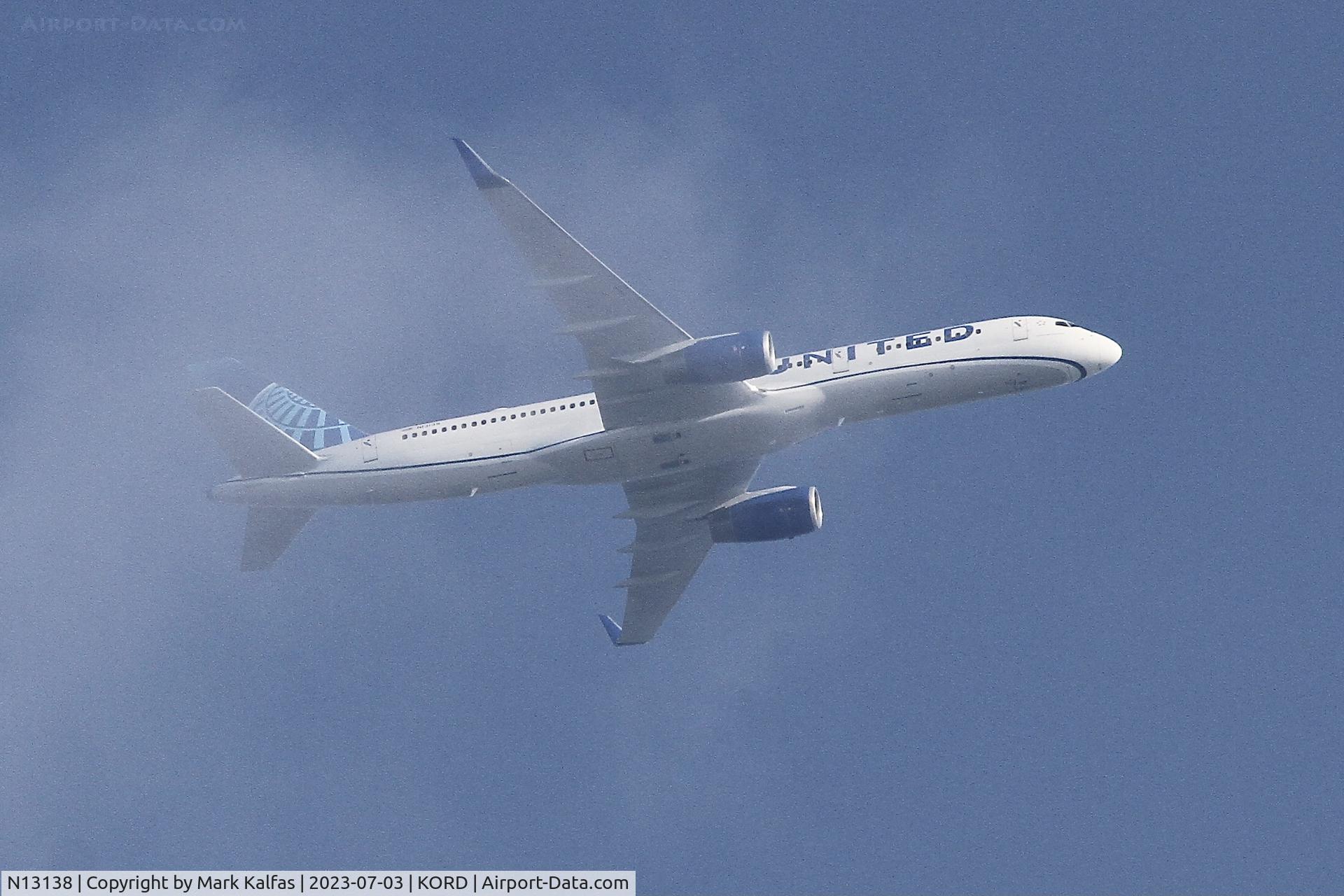 N13138, 1999 Boeing 757-224 C/N 30351, United Airlines B752 N13138 operating as UA2487 from IAD to ORD.