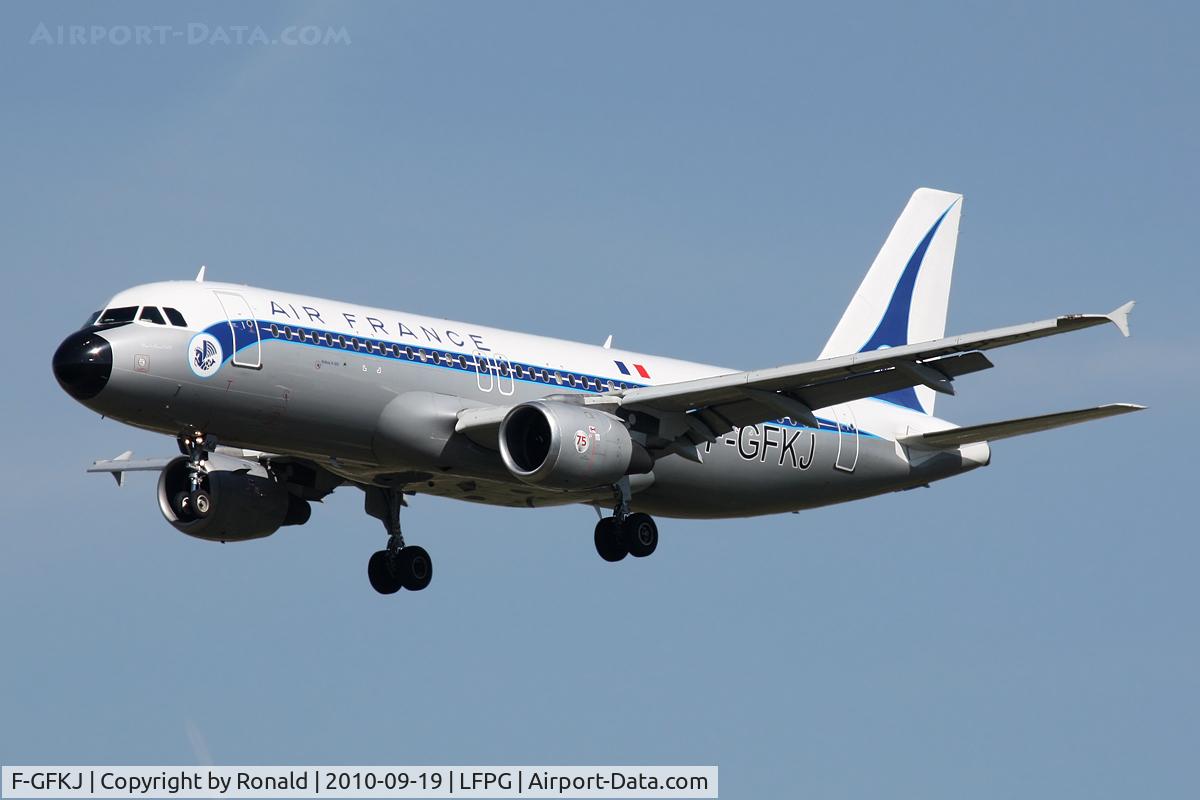 F-GFKJ, 1989 Airbus A320-211 C/N 0063, at cdg