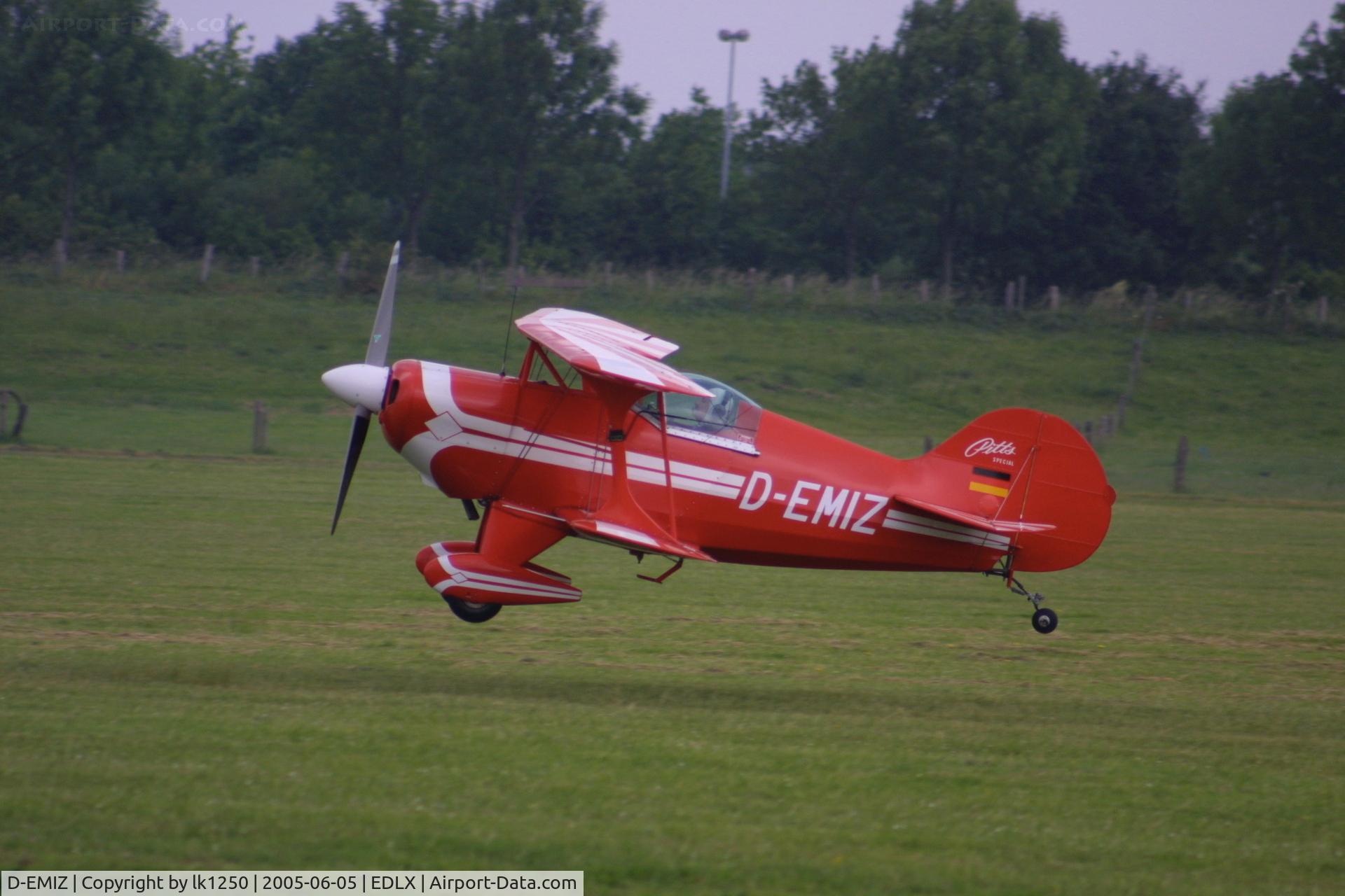 D-EMIZ, Aerotek Pitts S1S C/N 1-0028, Landing at a 'Flugplatzfest 'in Wesel