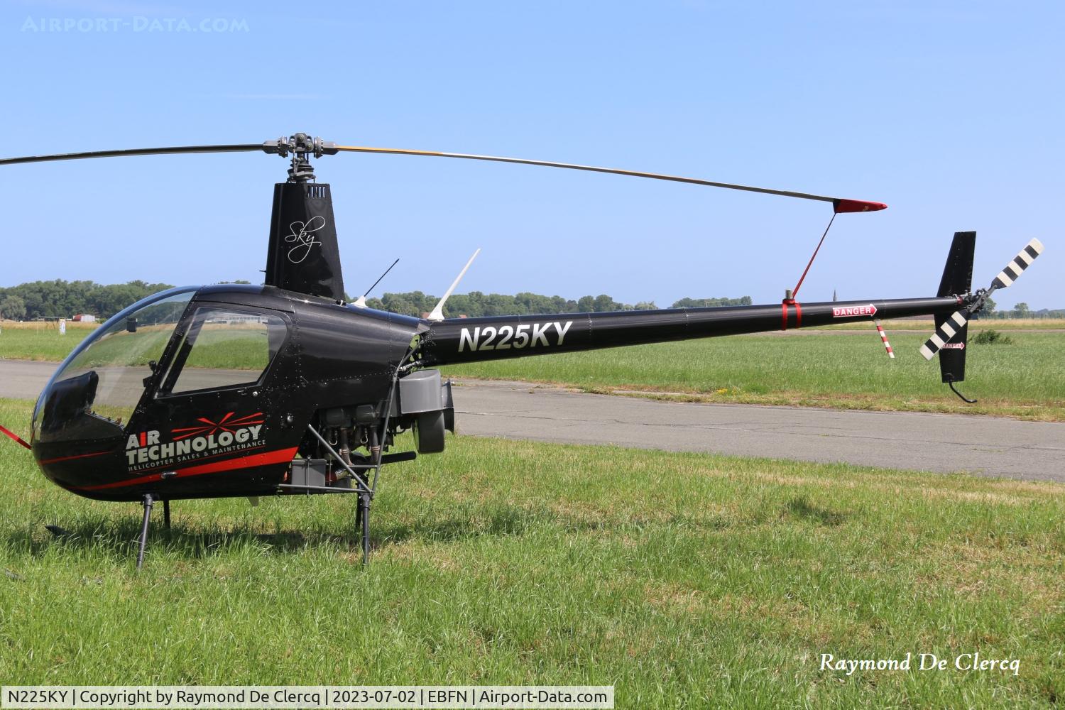 N225KY, 2004 Robinson R22 C/N 3691, Rotor World at Koksijde.