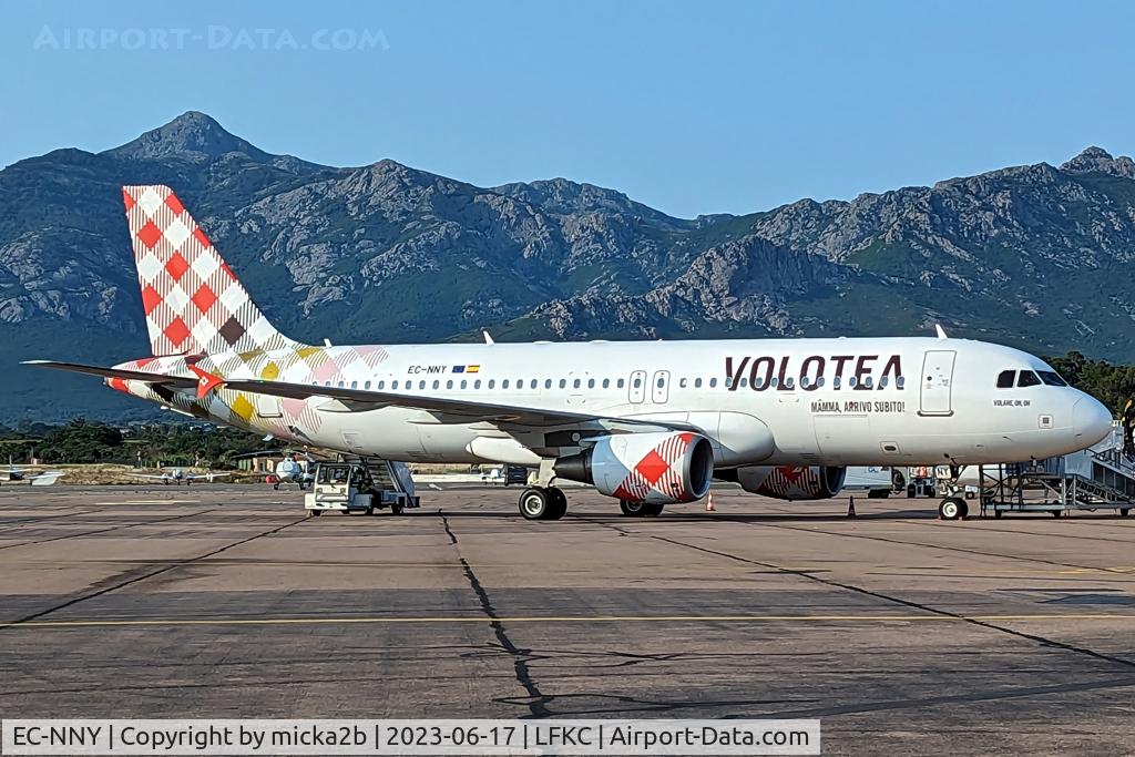 EC-NNY, 2009 Airbus A320-214 C/N 3786, Parked