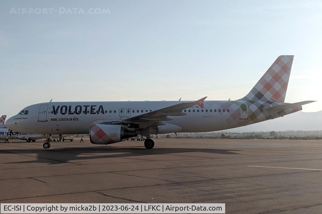EC-ISI, 2003 Airbus A320-214 C/N 2123, Parked