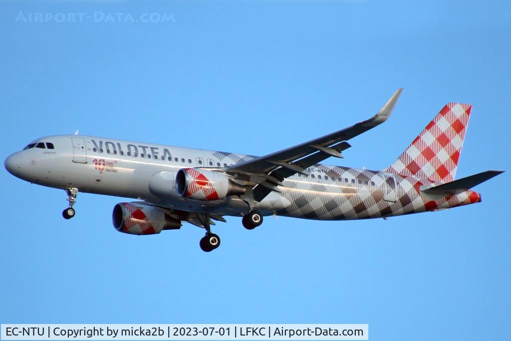 EC-NTU, 2014 Airbus A320-214 C/N 5950, Landing