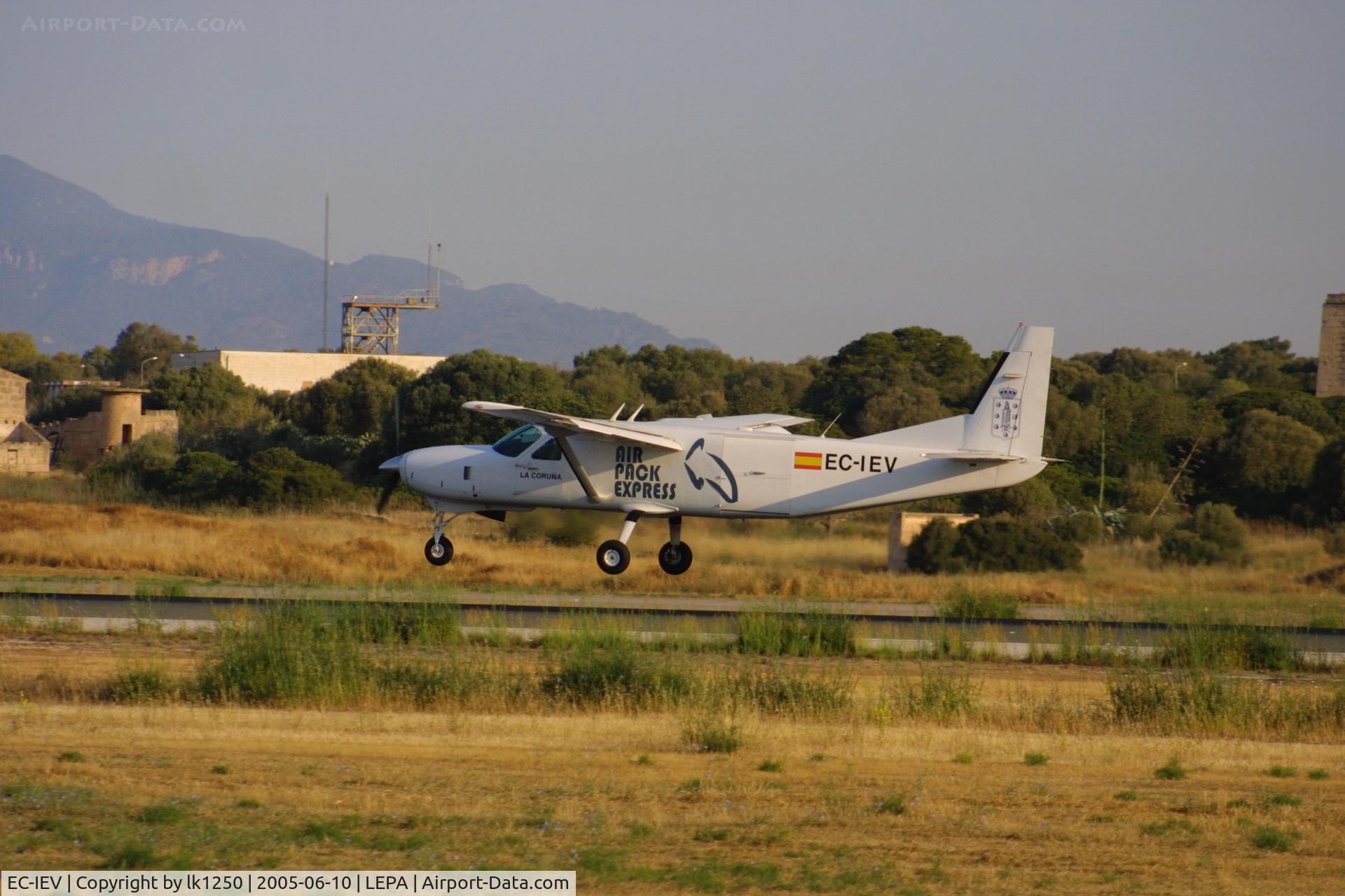 EC-IEV, 2002 Cessna 208B  Grand Caravan C/N 208B0936, This Cessna 208B EC-IEV flies for Air Pack Express end lands here at Palma in June 2005
