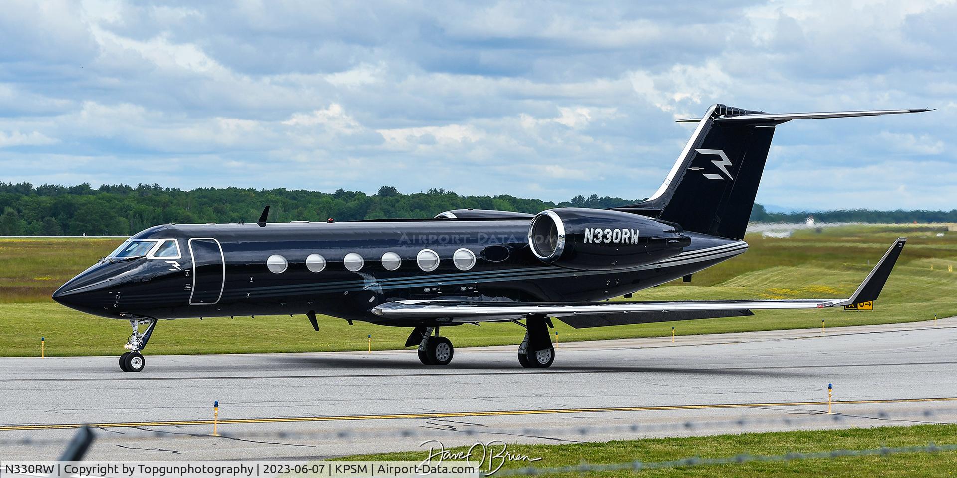 N330RW, 1999 Gulfstream Aerospace G-IV C/N 1382, Russel Wilson stops in for fuel