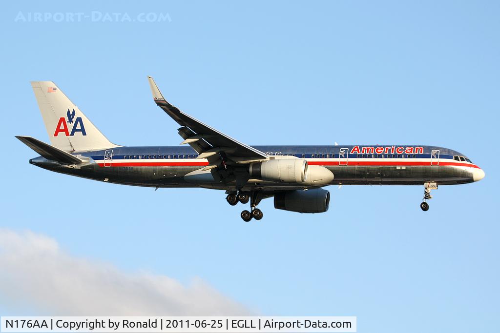 N176AA, 2001 Boeing 757-223 C/N 32395/994, at lhr