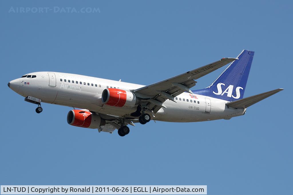 LN-TUD, 1998 Boeing 737-705 C/N 28217, at lhr