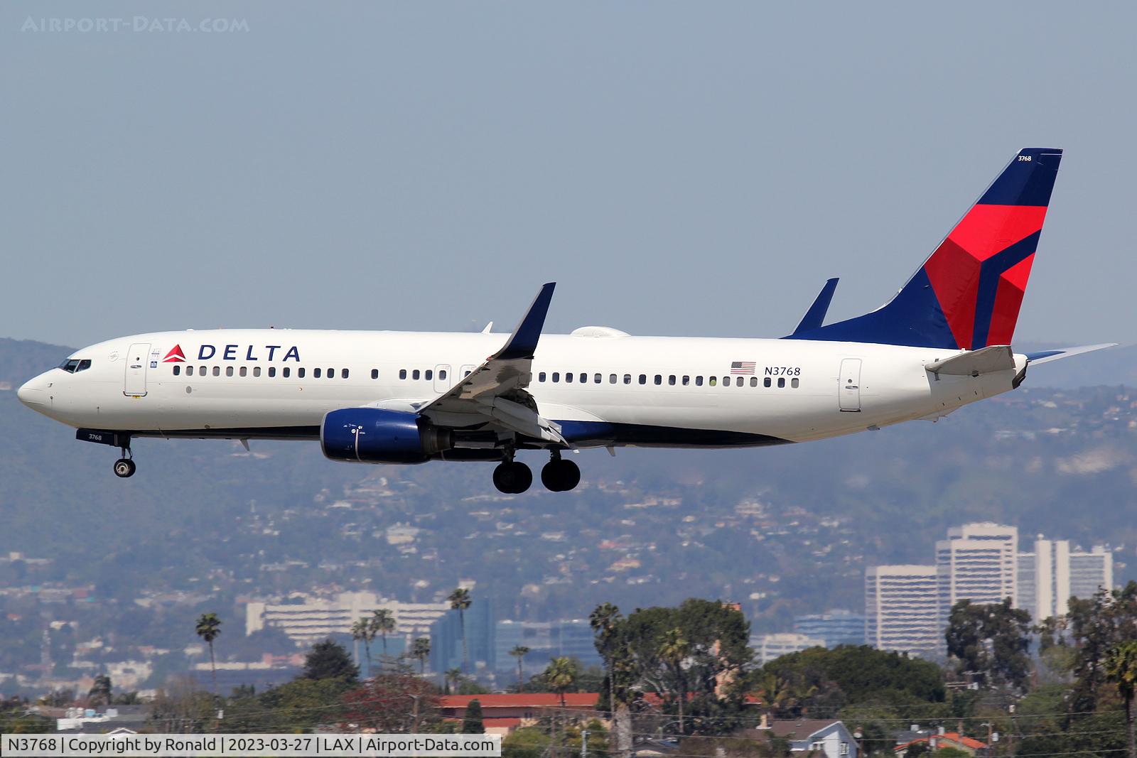 N3768, 2002 Boeing 737-832 C/N 29630, at lax