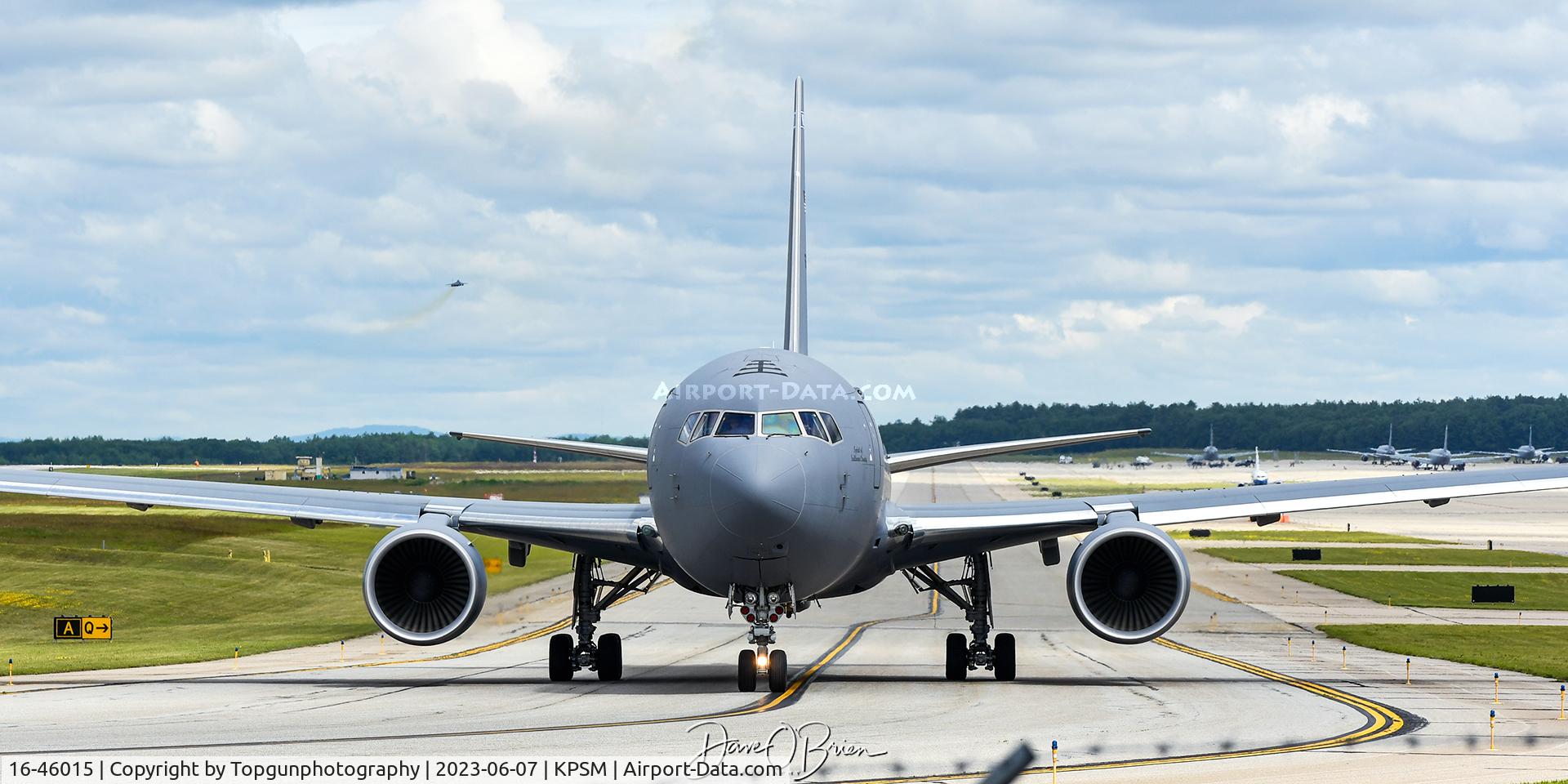 16-46015, 2019 Boeing KC-46A Pegasus C/N 34134, PACK82 taxiing up as BREAD82 lifts off from RW34