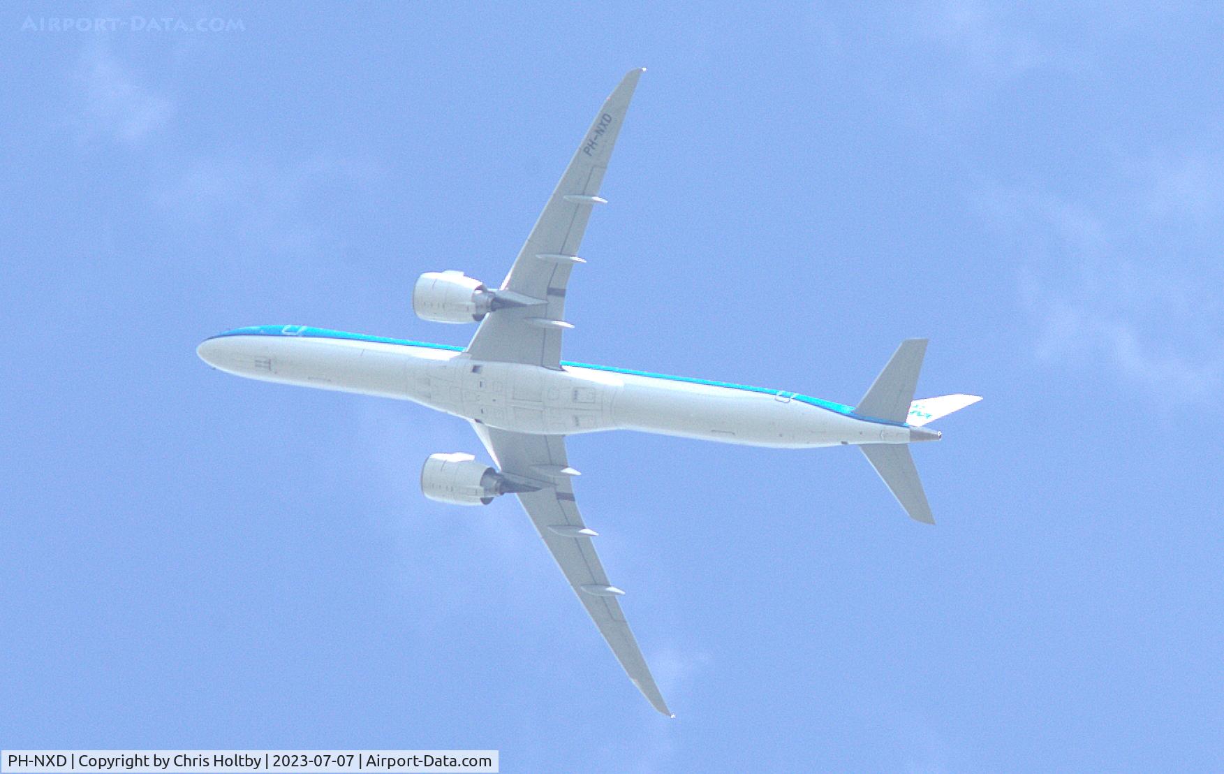 PH-NXD, 2021 Embraer E195-E2 (ERJ-190-400STD) C/N 19020054, Over Potters Bar, Herts.