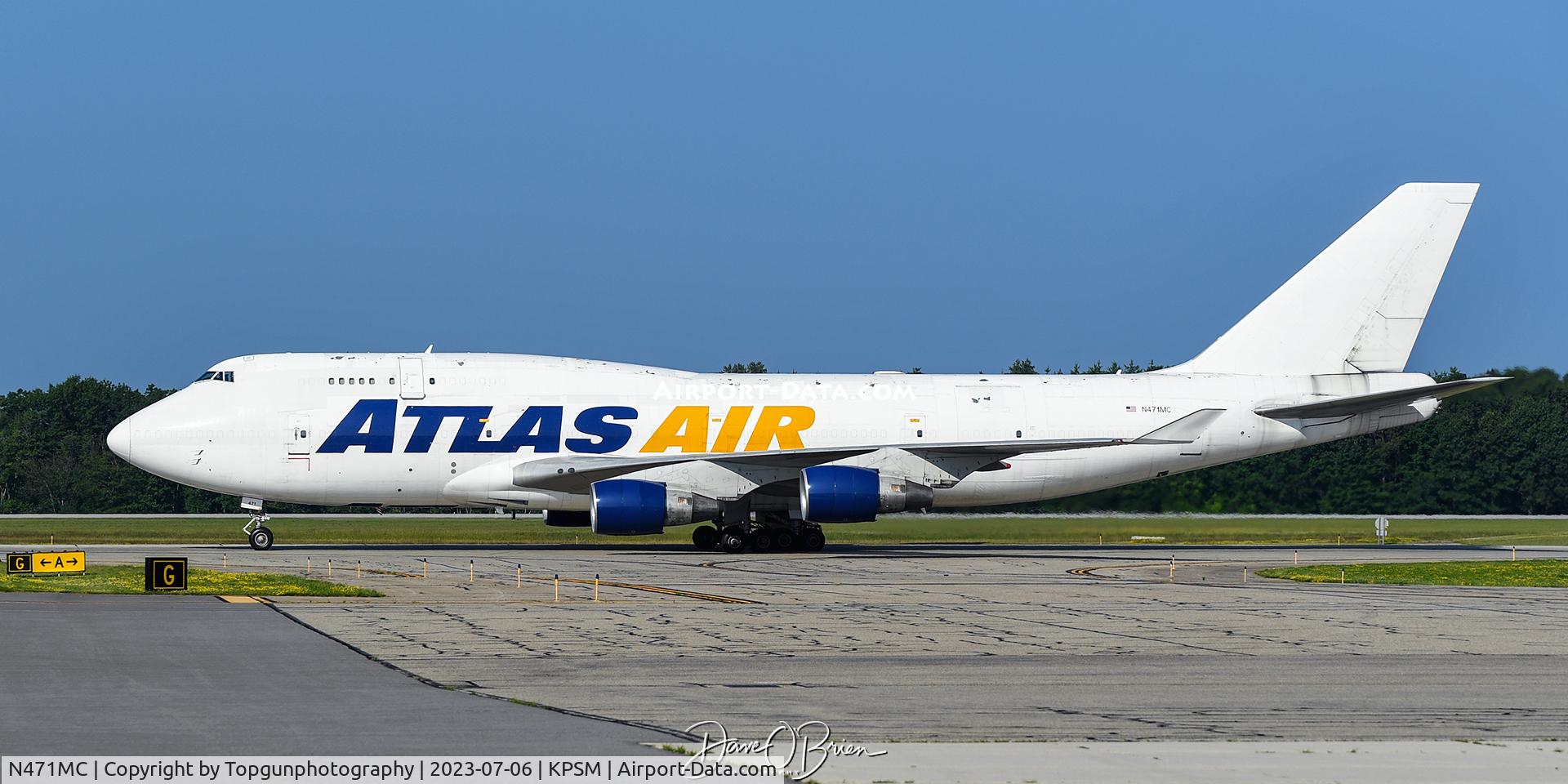 N471MC, 1997 Boeing 747-412 C/N 26557, GIANT8265 taxiing down alpha to customs
