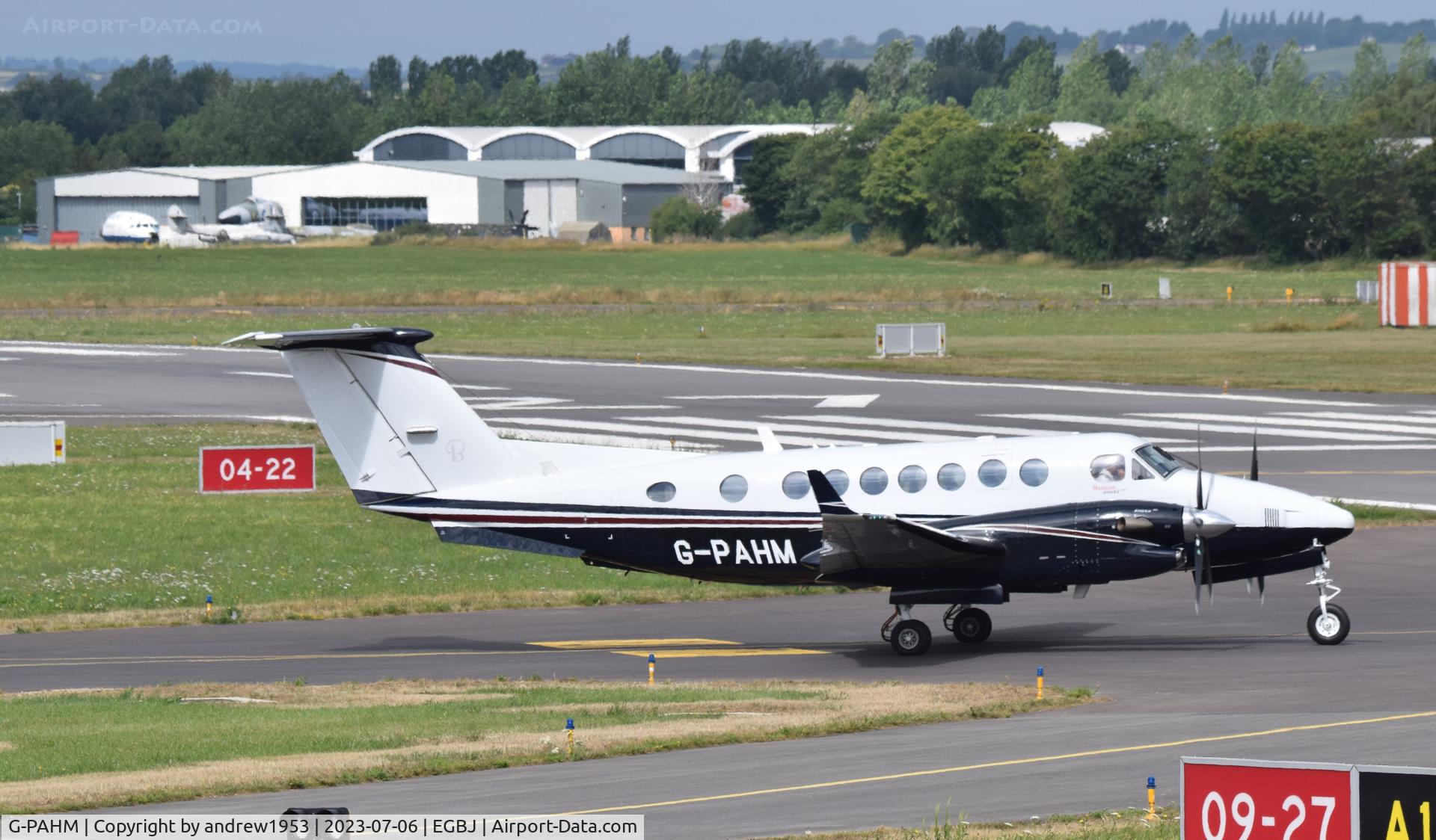 G-PAHM, 2010 Hawker Beechcraft 350i Super King Air (B300) C/N FL-672, G-PAHM at Gloucestershire Airport.