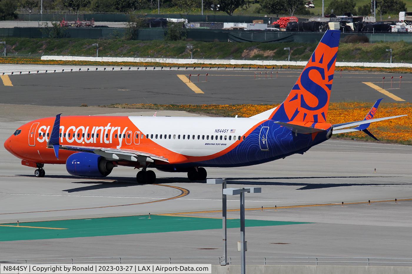 N844SY, 2014 Boeing 737-8K5 C/N 37240, at lax