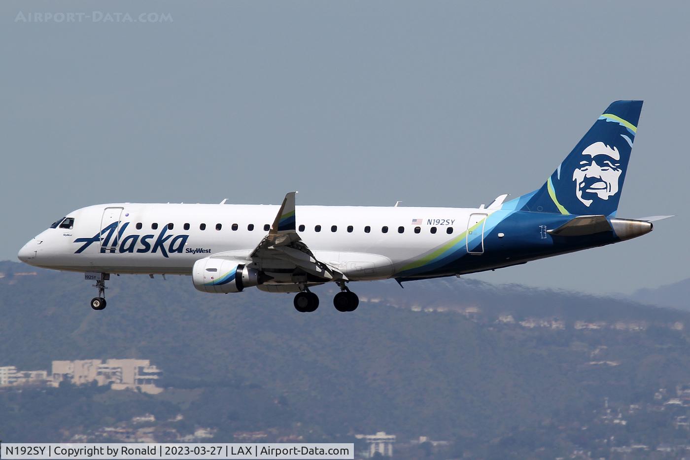 N192SY, 2017 Embraer 175LR (ERJ-170-200LR) C/N 17000638, at lax