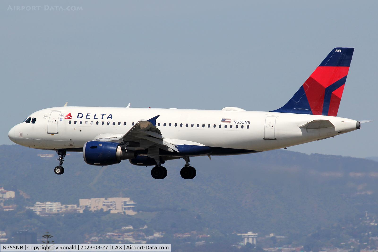 N355NB, 2002 Airbus A319-114 C/N 1839, at lax