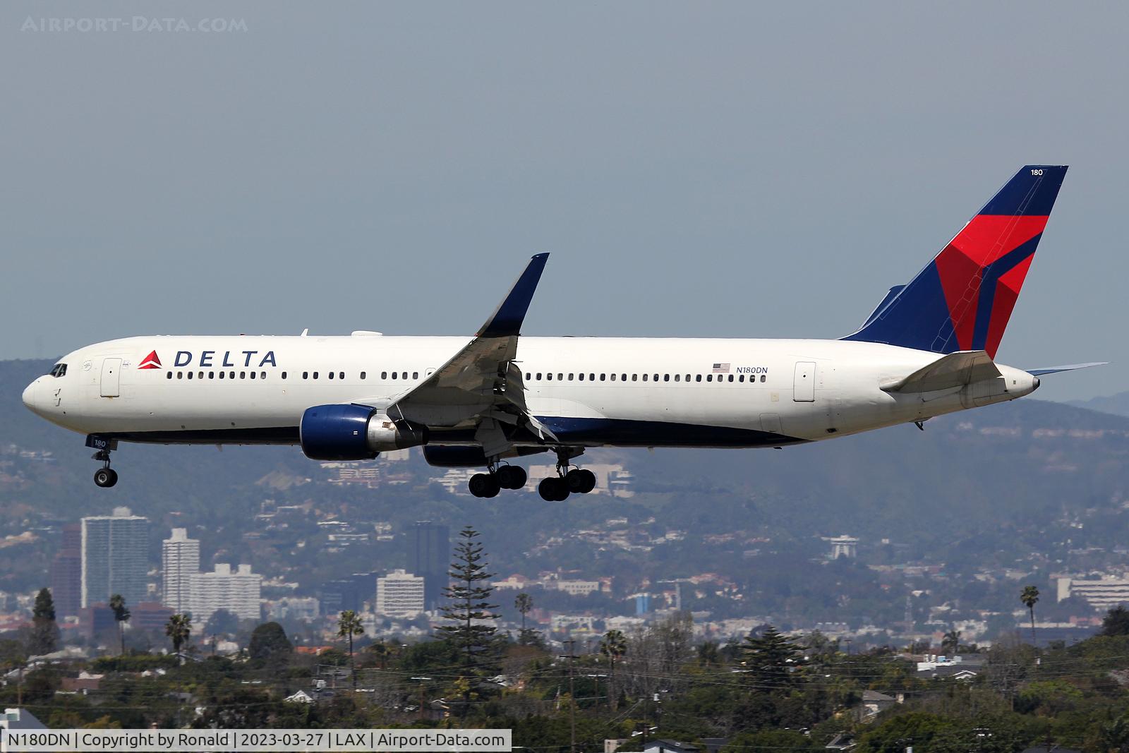N180DN, 1992 Boeing 767-332 C/N 25985, at lax