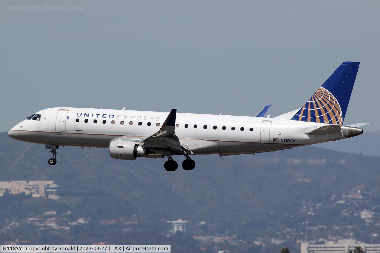 N118SY, 2014 Embraer 175LR (ERJ-170-200LR) C/N 17000420, at lax