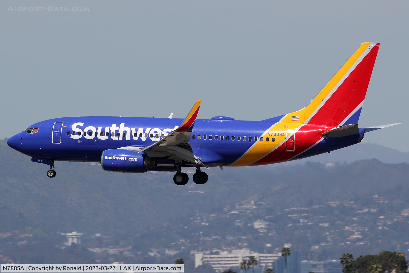 N788SA, 2000 Boeing 737-7H4 C/N 30603, at lax