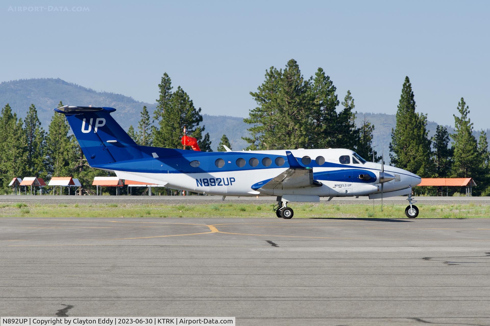 N892UP, 2018 Beechcraft King Air 350 C/N FL-1139, Truckee Tahoe Airport in California 2023.
