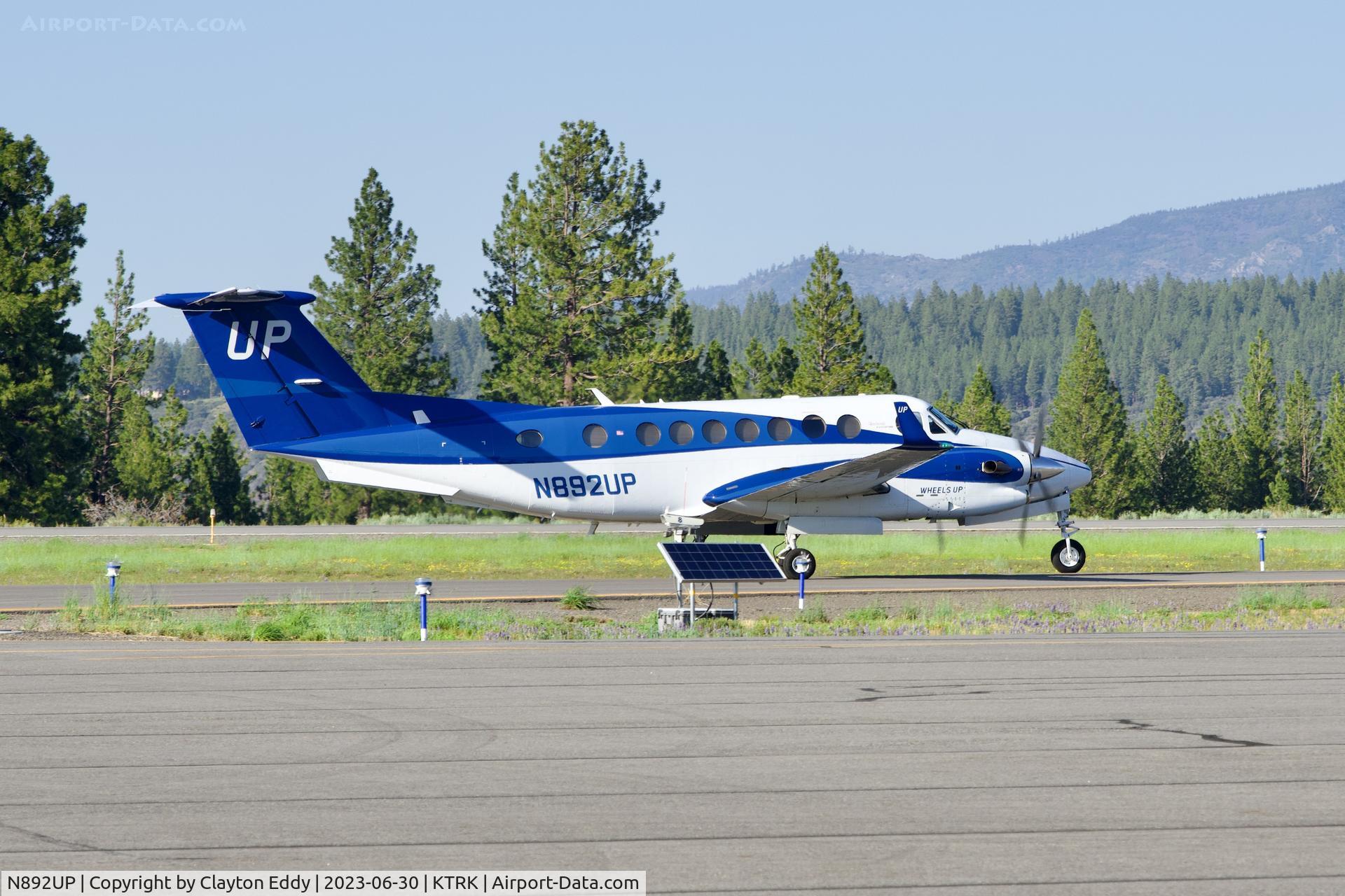 N892UP, 2018 Beechcraft King Air 350 C/N FL-1139, Truckee Tahoe Airport in California 2023.