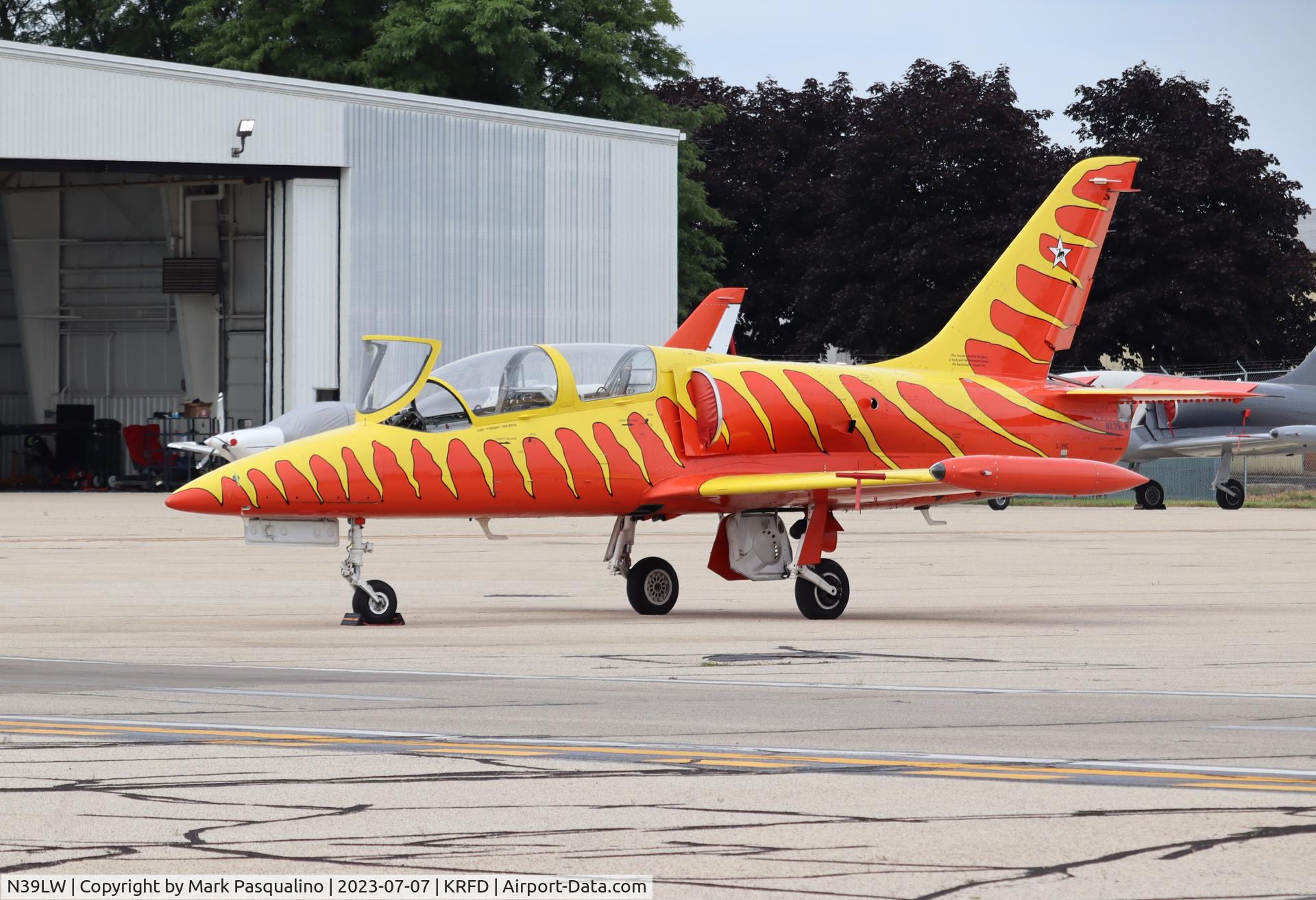 N39LW, 1981 Aero L-39C Albatros C/N 132039, Aero L-39C