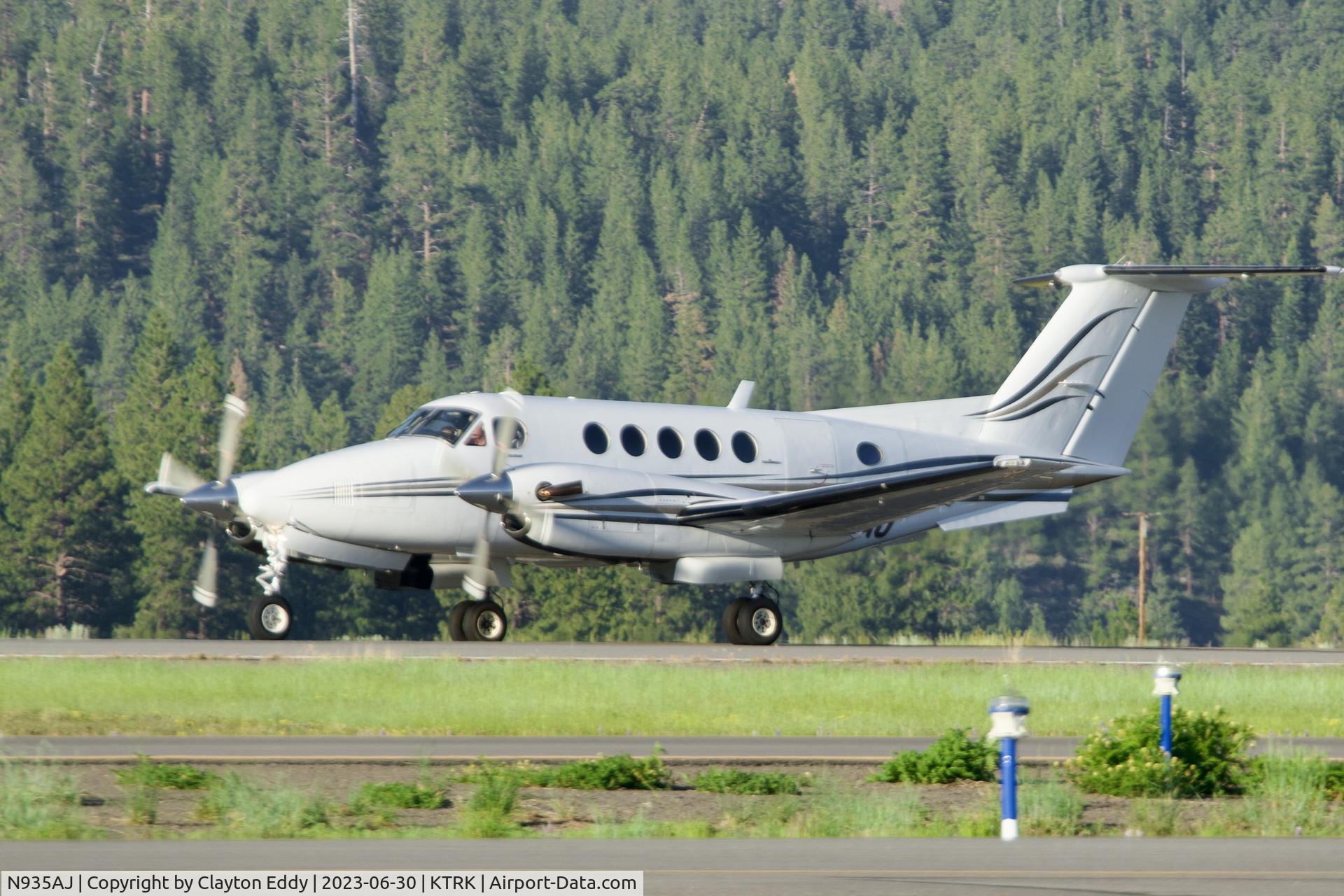 N935AJ, 1981 Beech B200 King Air C/N BB-935, Truckee Tahoe airport in California 2023.