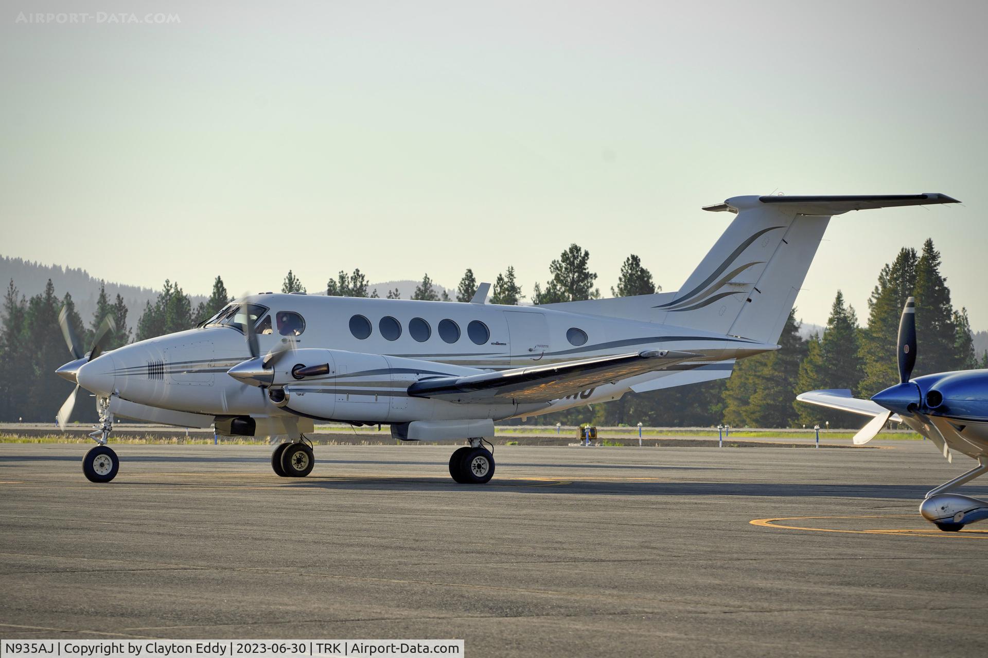 N935AJ, 1981 Beech B200 King Air C/N BB-935, Truckee Tahoe airport in California 2023.