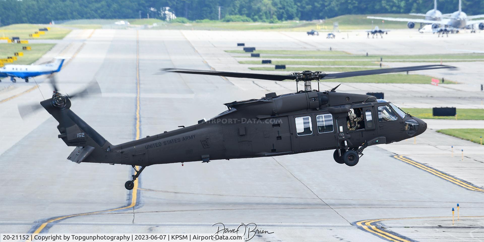 20-21152, 2021 Sikorsky UH-60M C/N 21152, ABEL15 coming in from KCON for a fuel stop