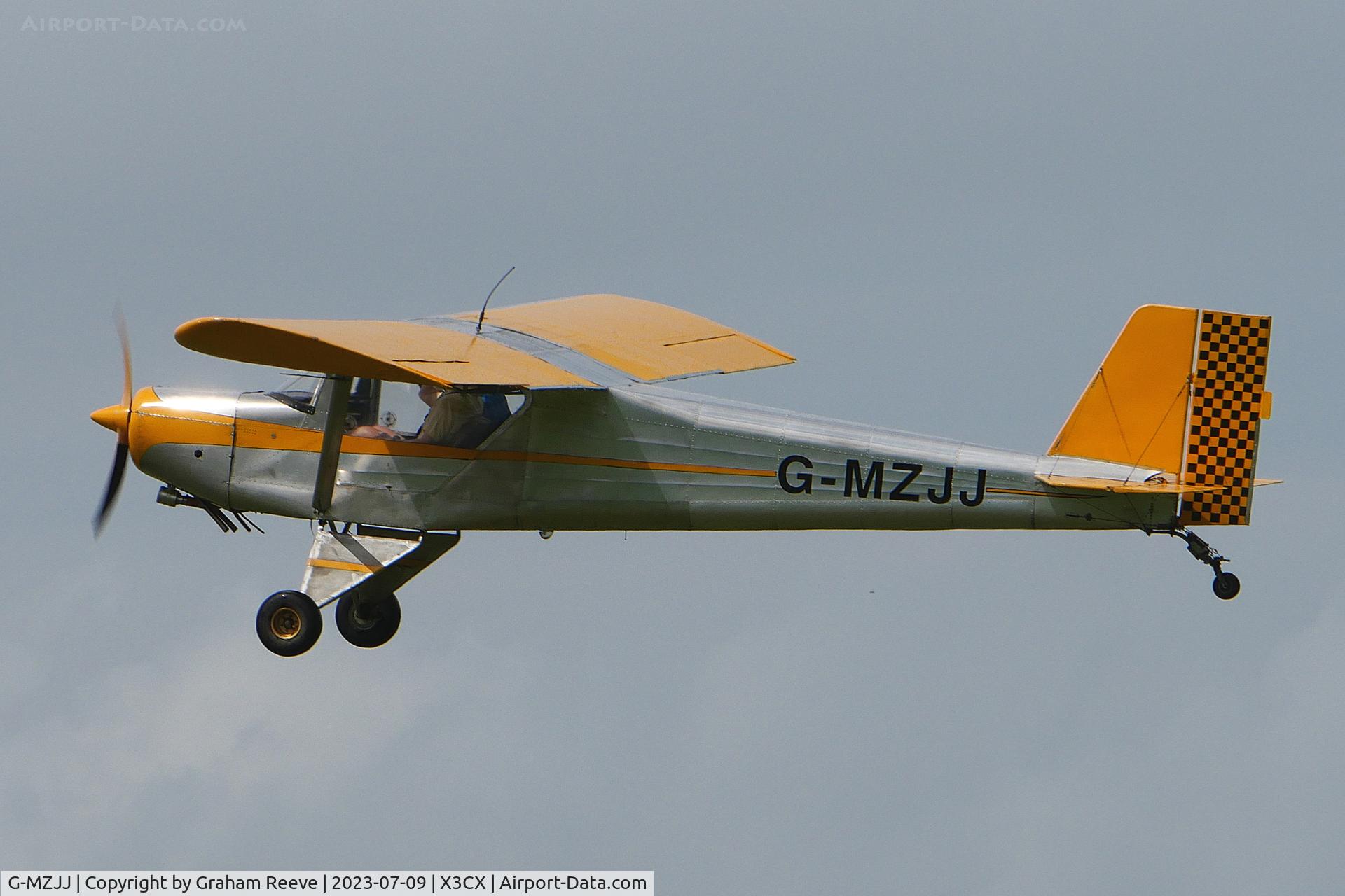 G-MZJJ, 1998 Murphy Maverick C/N PFA 259-13016, Departing from Northrepps.