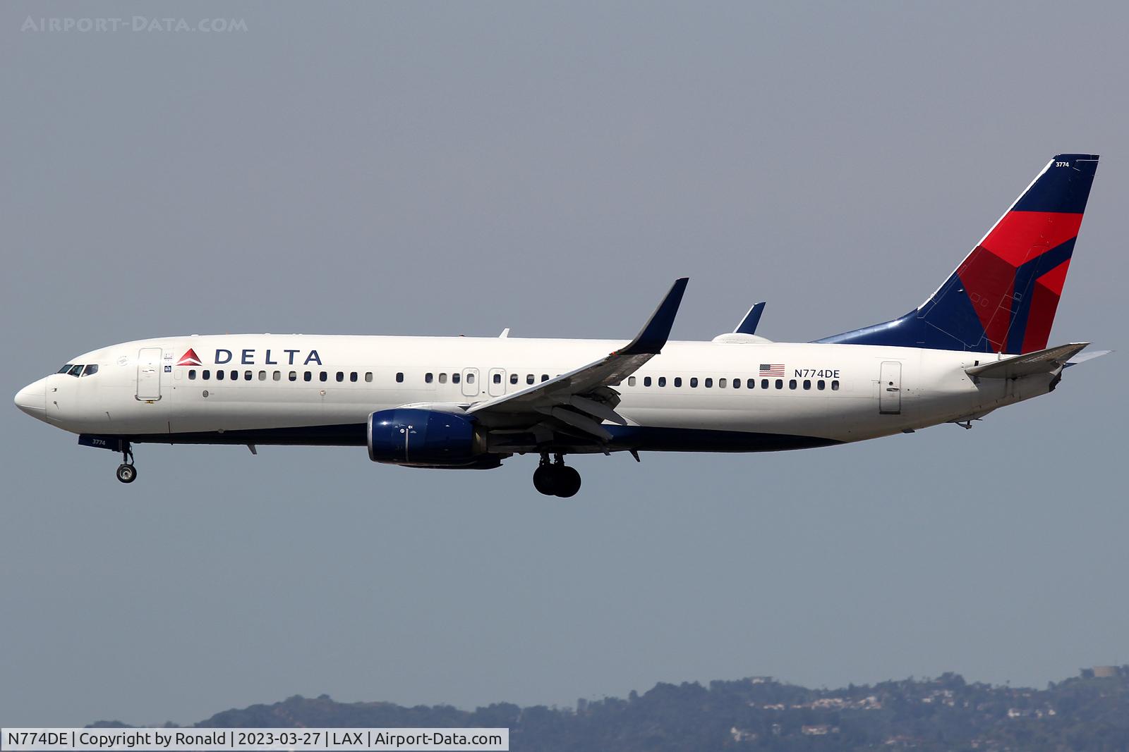 N774DE, 2012 Boeing 737-8EH C/N 39608, at lax