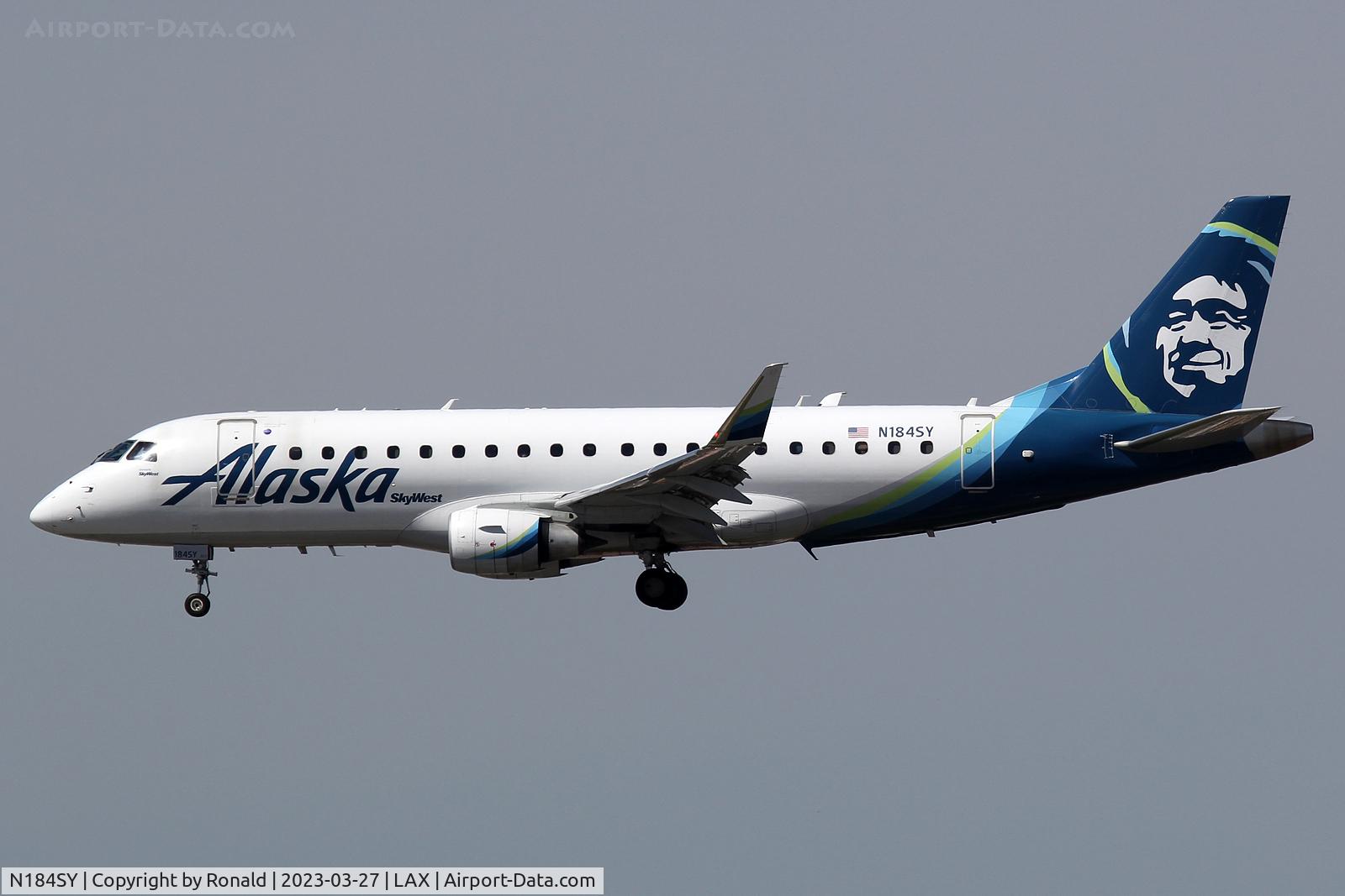 N184SY, 2016 Embraer 175LR (ERJ-170-200LR) C/N 17000590, at lax