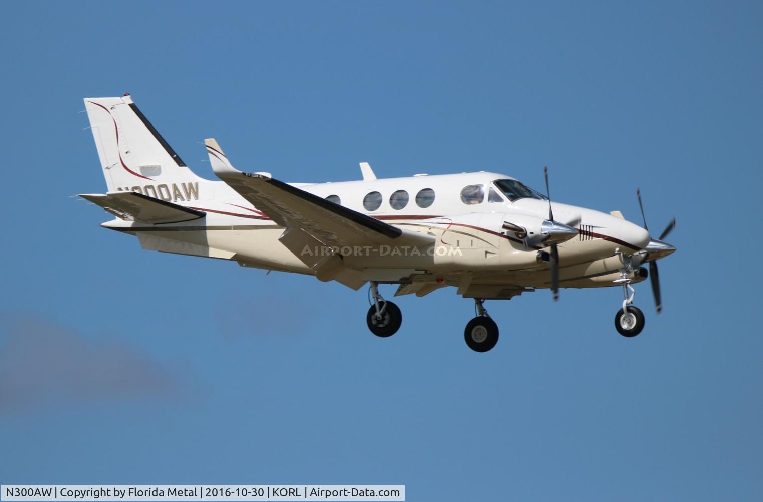 N300AW, 1999 Raytheon Aircraft Company C90A C/N LJ-1570, King Air C90 zx