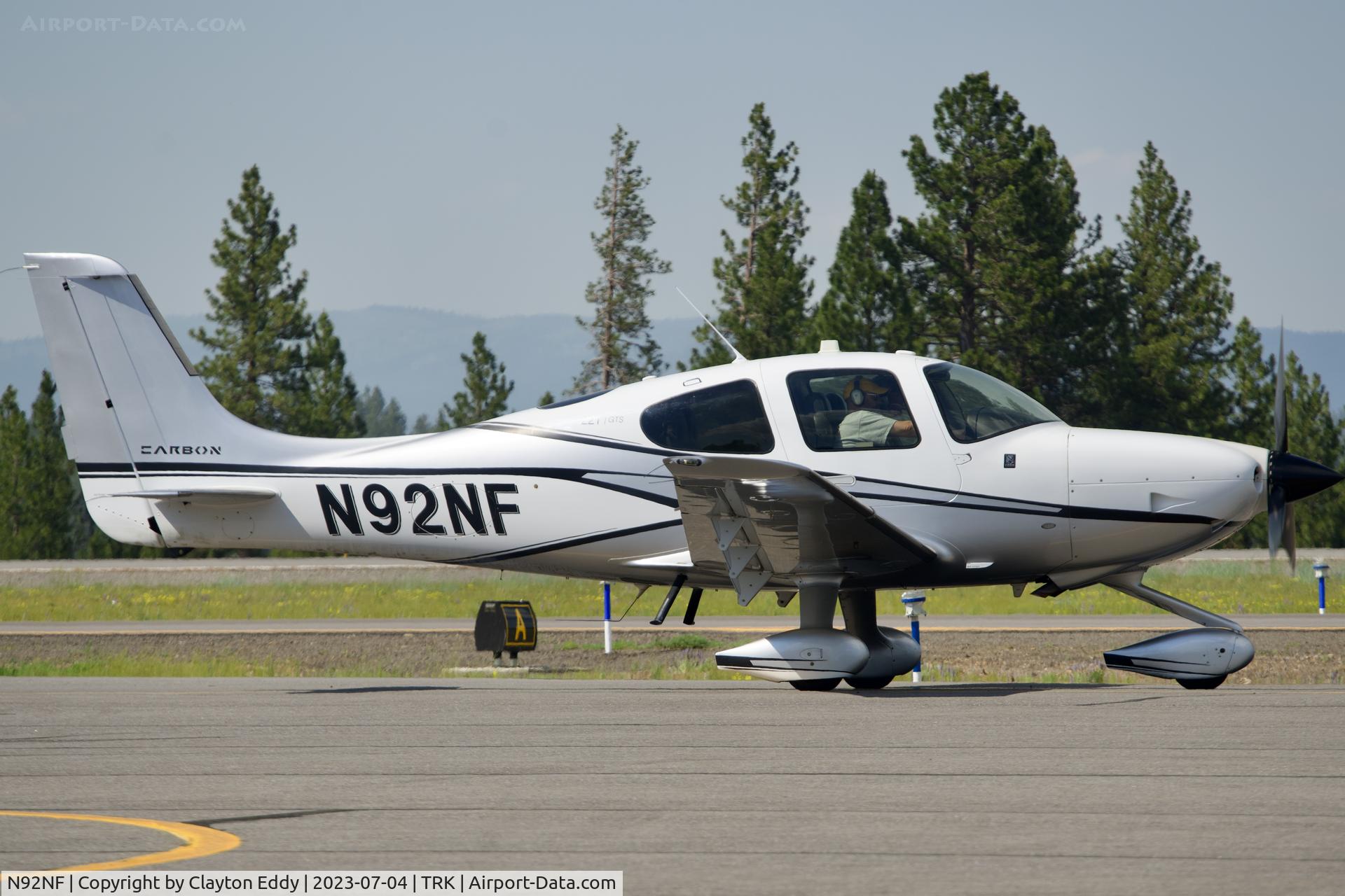 N92NF, 2016 Cirrus SR22T Carbon C/N 1425, Truckee Tahoe airport in California 2023.