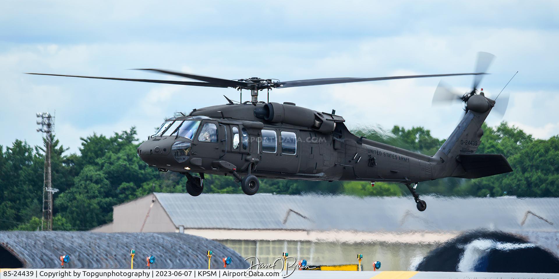 85-24439, 1985 Sikorsky UH-60A Black Hawk C/N 70.0921, GUARD39 lifting off from the Alpha taxi way to depart back home
