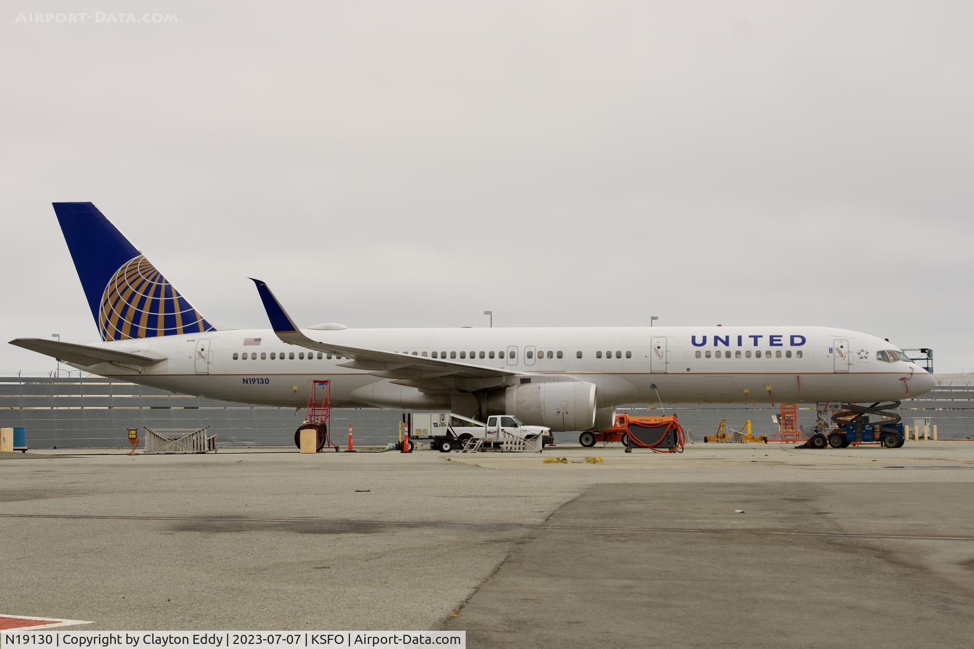 N19130, 1998 Boeing 757-224/ER C/N 28970, SFO 2023.
