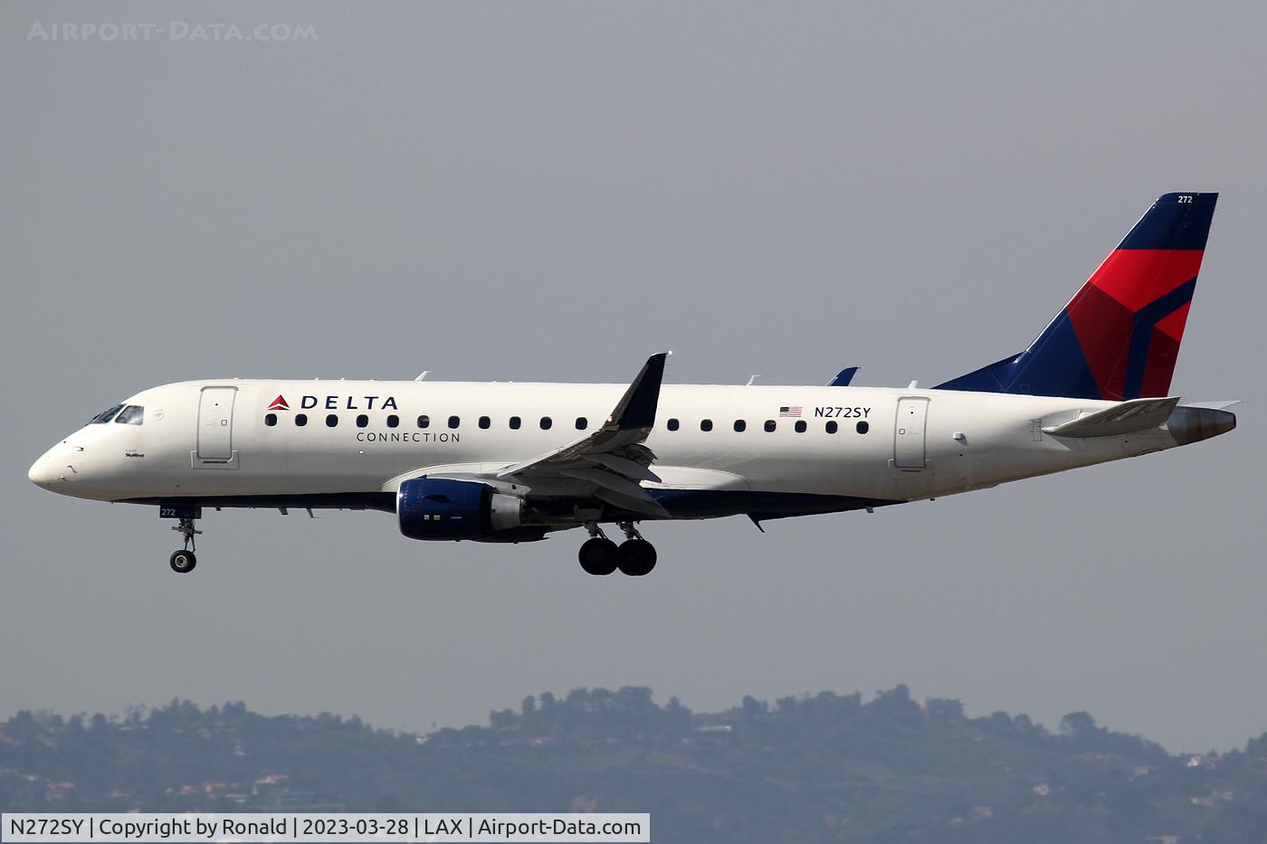 N272SY, 2004 Embraer 175LR (ERJ-170-200LR) C/N 17000734, at lax