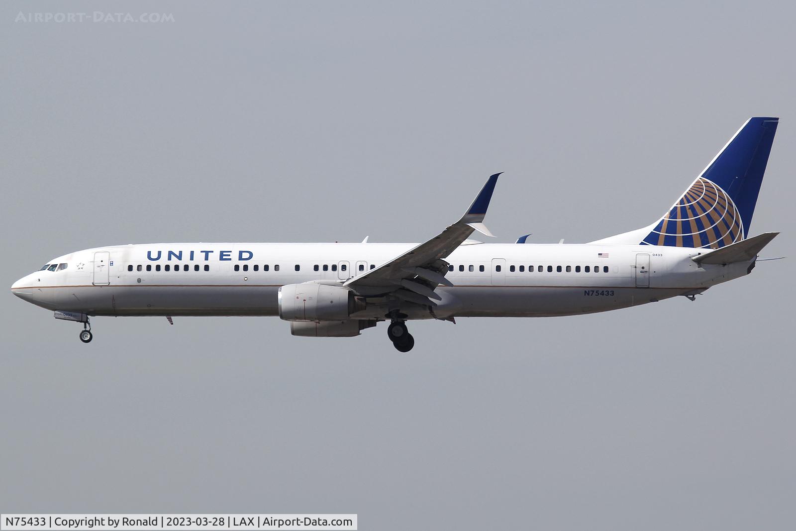 N75433, 2009 Boeing 737-924/ER C/N 33527, at lax