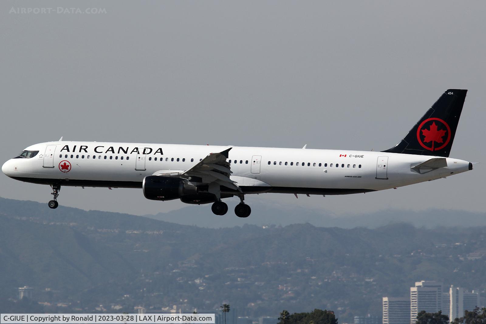 C-GIUE, 2001 Airbus A321-211 C/N 1632, at lax
