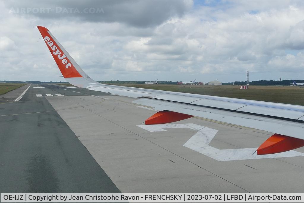 OE-IJZ, 2015 Airbus A320-214 C/N 6502, take off runway 23 to Marrakech