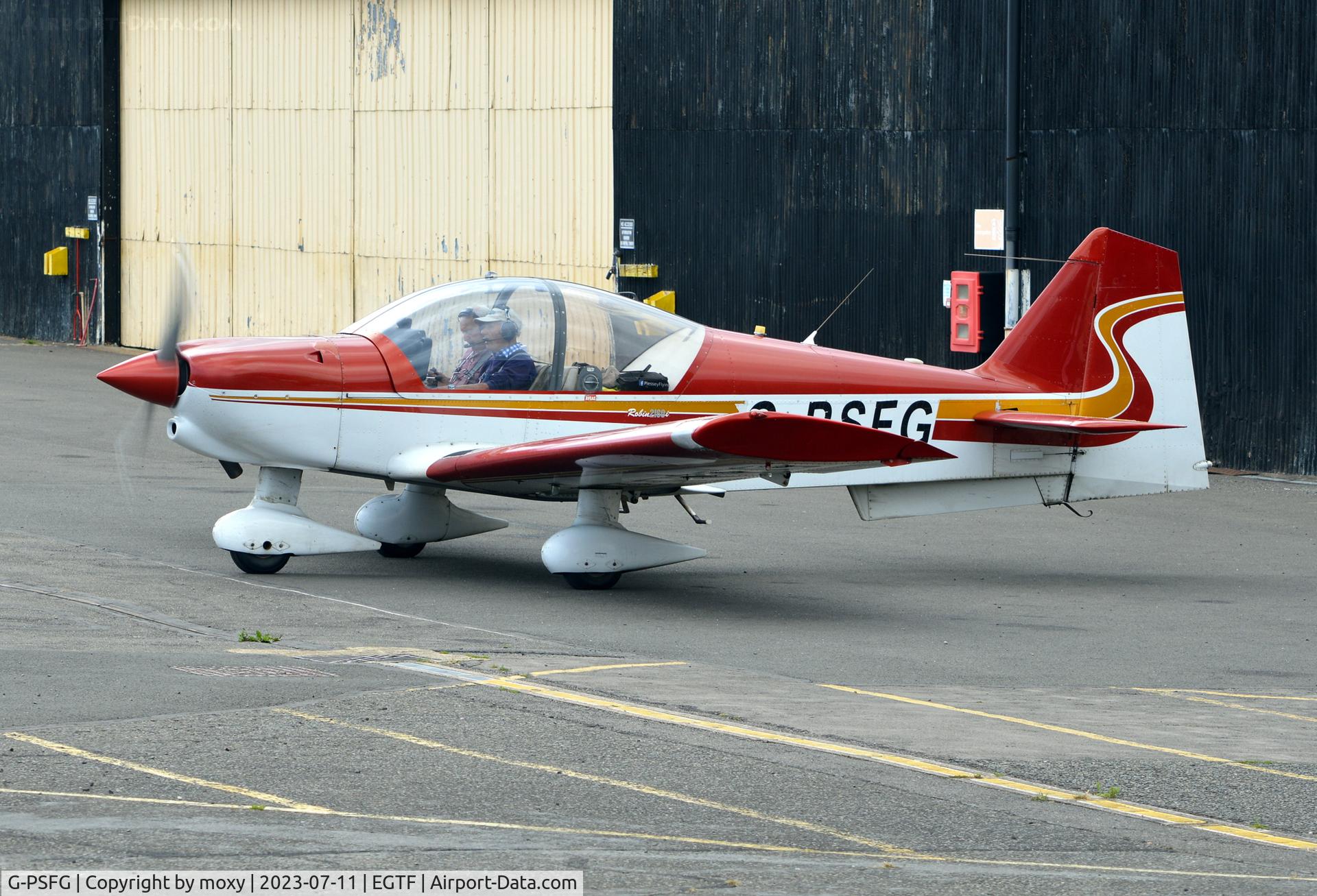 G-PSFG, 1999 Robin R-2160i Alpha Sport Alpha Sport C/N 337, Robin R-2160i Alpha Sport at Fairoaks.