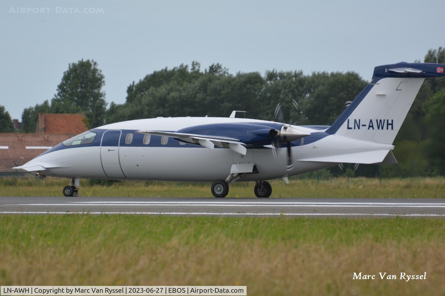 LN-AWH, 2006 Piaggio P-180 Avanti II C/N 1105, At Ostend Airport.