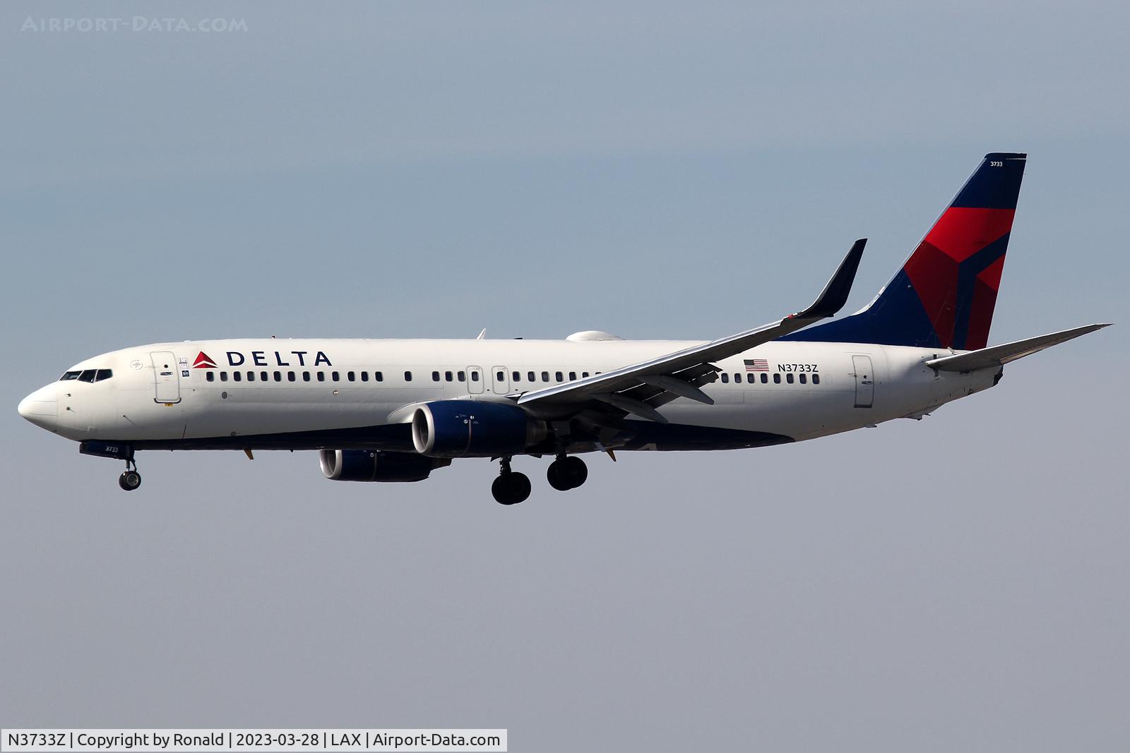 N3733Z, 2000 Boeing 737-832 C/N 30539, at lax