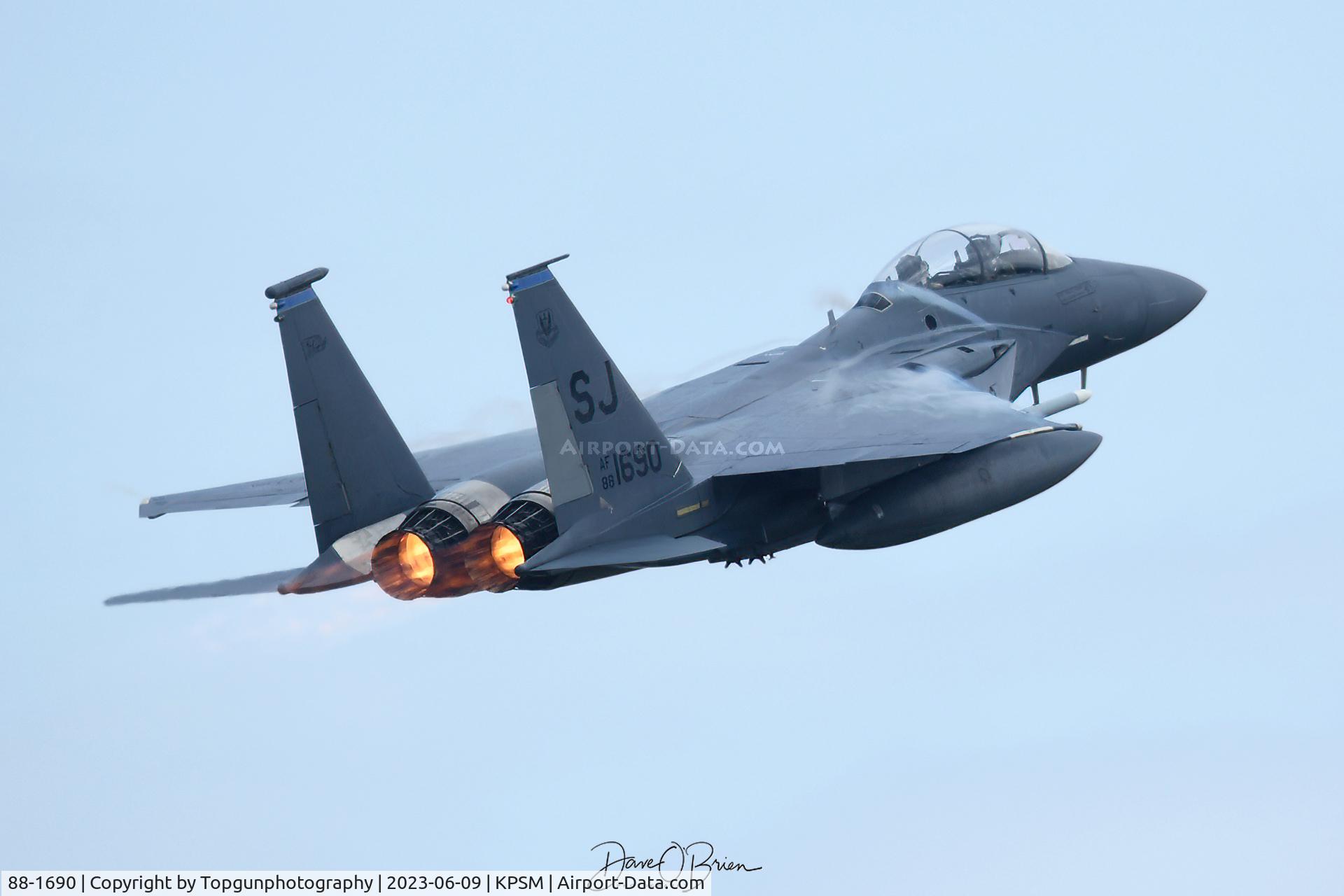 88-1690, 1989 McDonnell Douglas F-15E Strike Eagle C/N 1099/E074, EAGLE41 Blasting off RW16