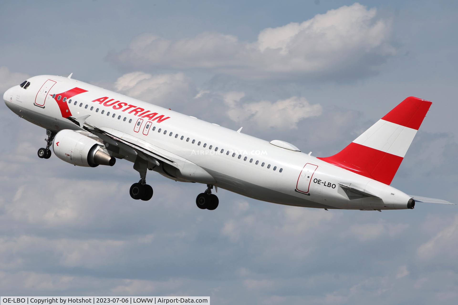 OE-LBO, 1998 Airbus A320-214 C/N 776, Climbing from runway 29