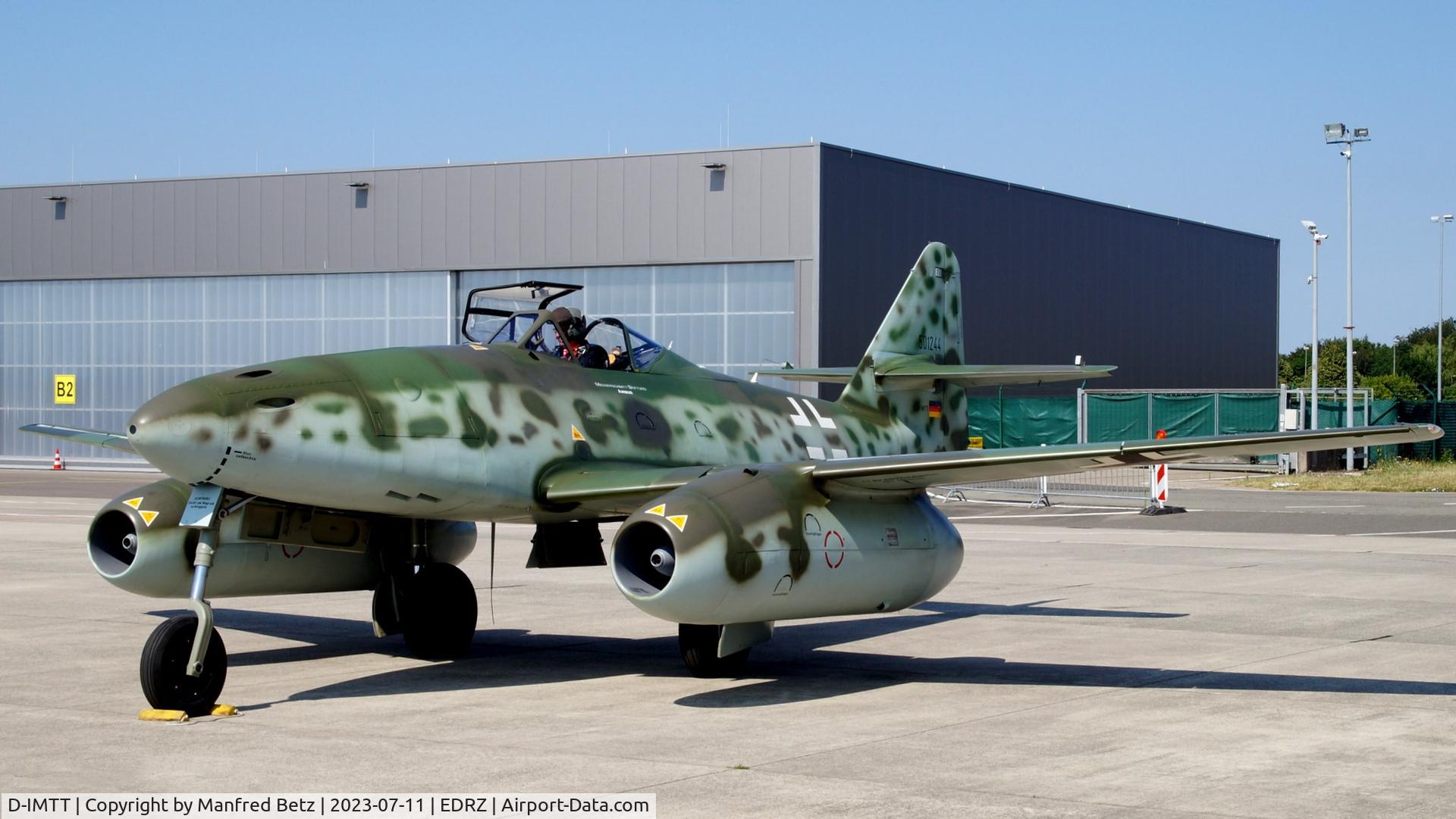 D-IMTT, 2005 Messerschmitt Me-262A-1C Schwalbe Replica C/N 501244, Tankstopp