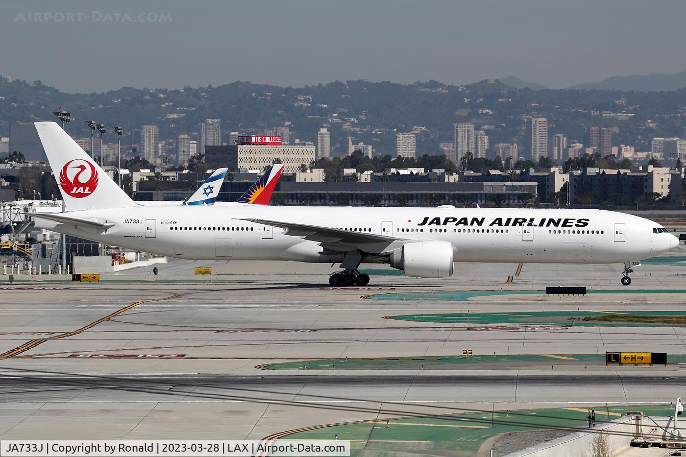 JA733J, 2005 Boeing 777-346/ER C/N 32432, at lax