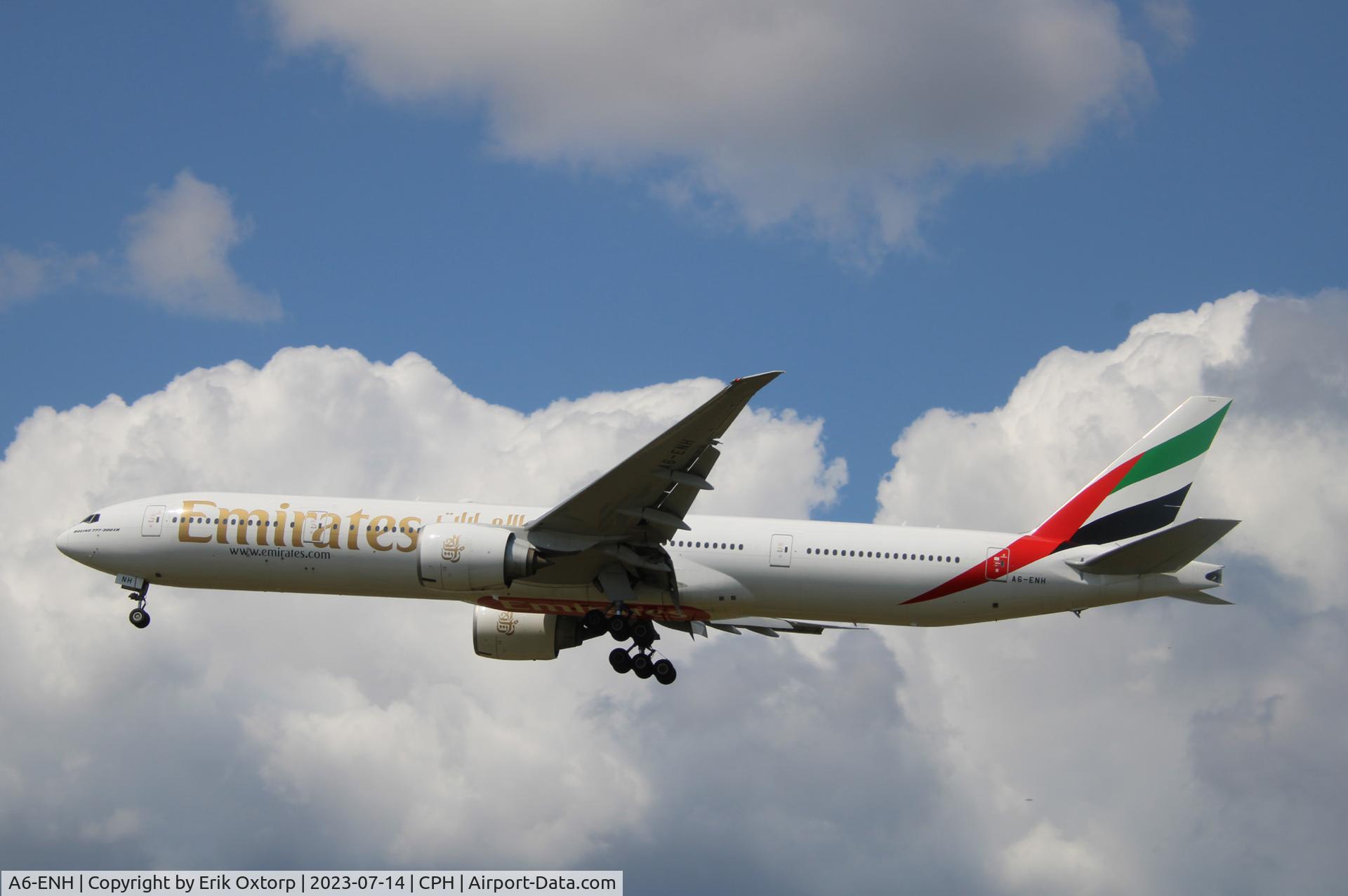 A6-ENH, 2013 Boeing 777-31H/ER C/N 41086, A6-ENH landing rw 22L