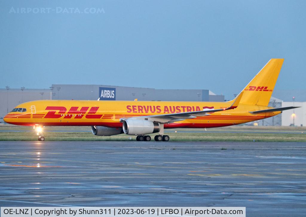 OE-LNZ, 2001 Boeing 757-223F C/N 32398, Taxiing to the parking in DHL c/s with 'Servus Austria' titles