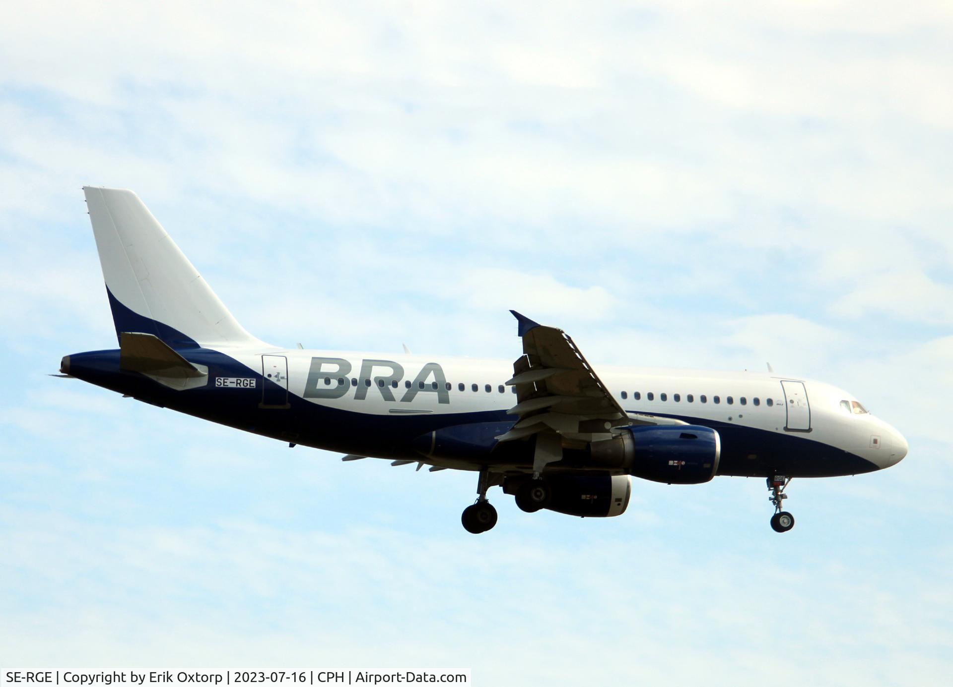 SE-RGE, 2006 Airbus A319-112 C/N 2662, SE-RGE, now in a hybrid c/s, landing rw 22L