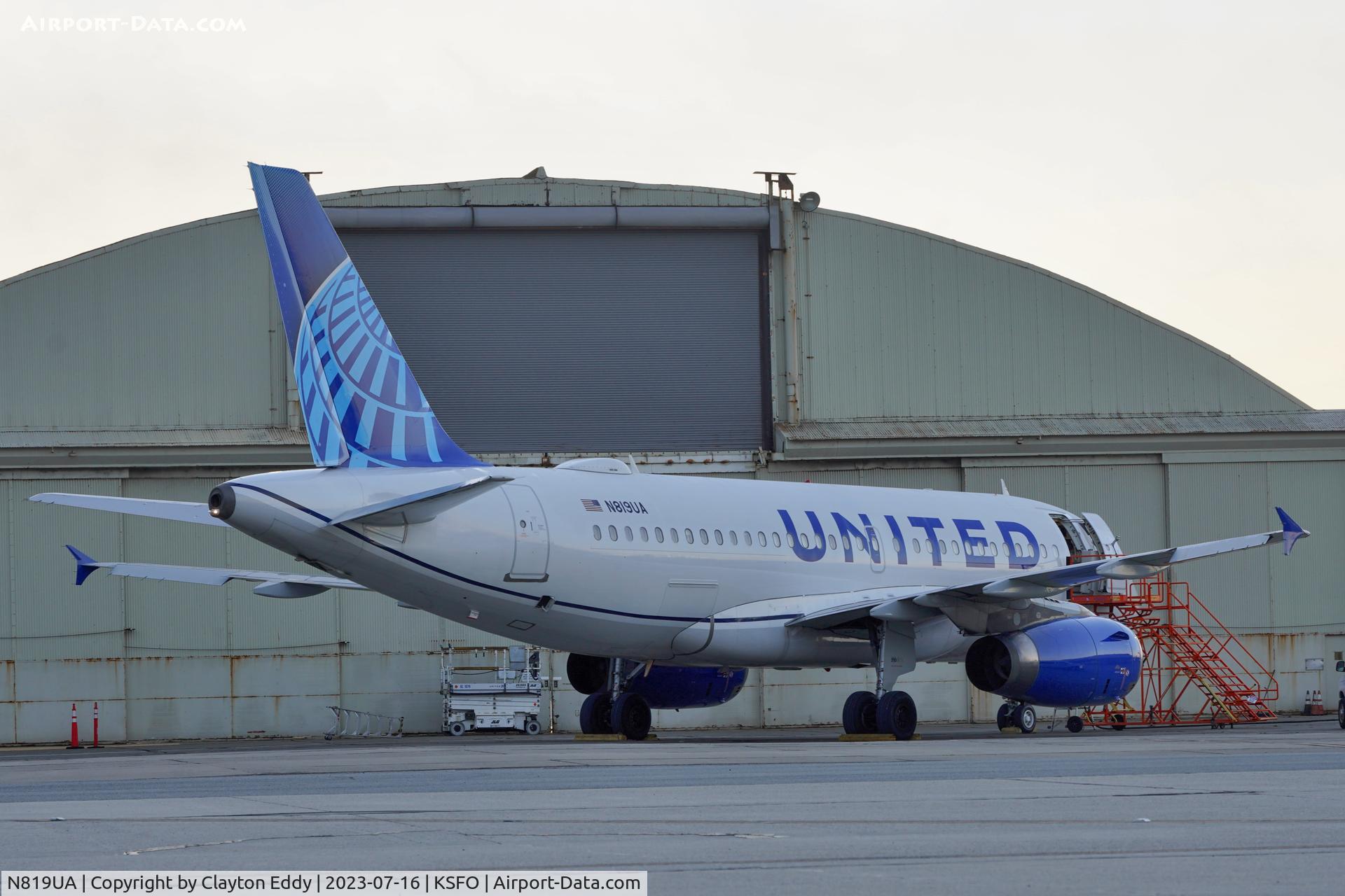 N819UA, 1998 Airbus A319-131 C/N 893, SFO 2023.